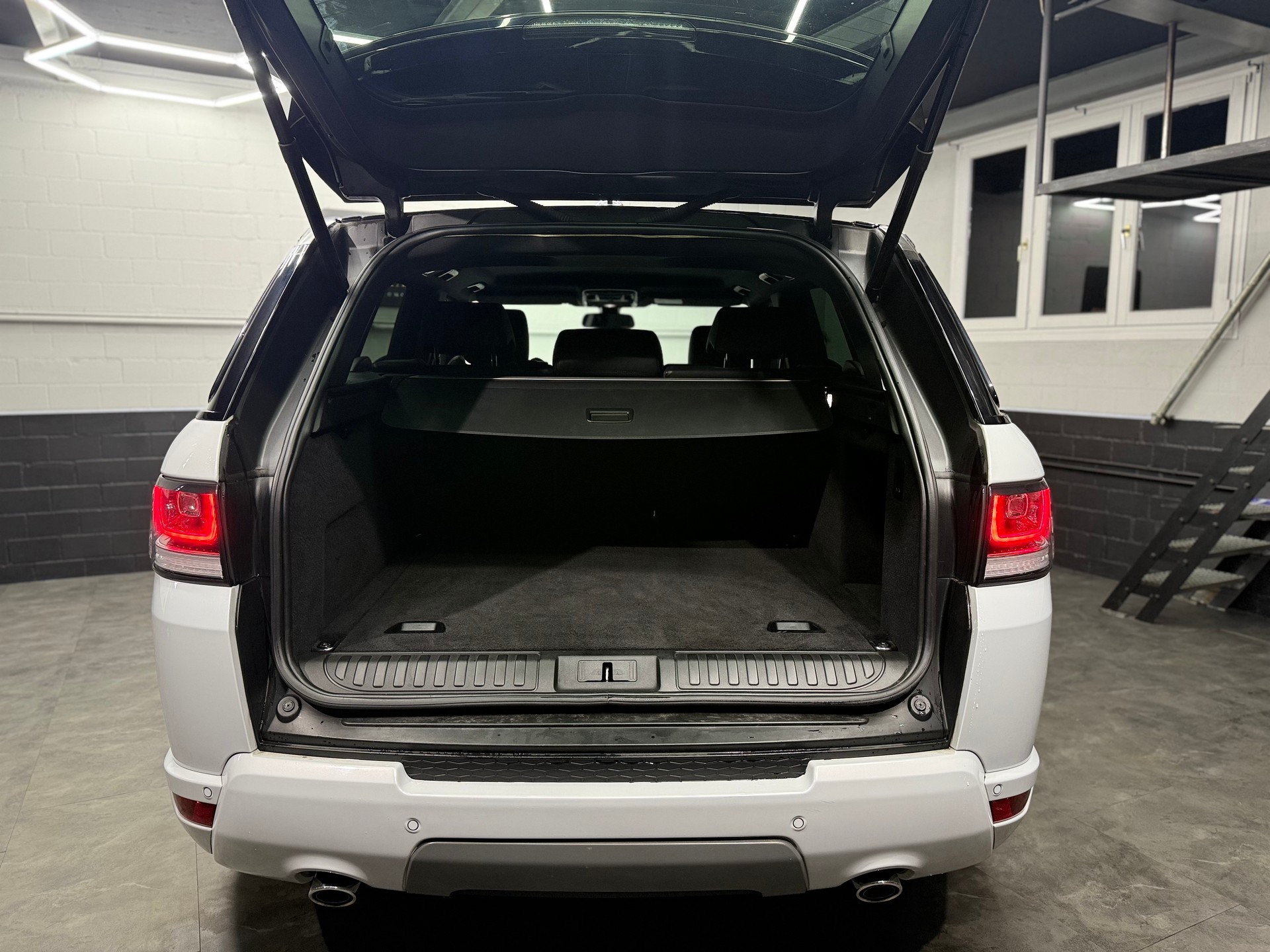 LAND ROVER Range Rover Sport 3.0 SDV6 | AHK 3‘500KG | 22‘‘ Vossen | Luftfahrwerk-image-16