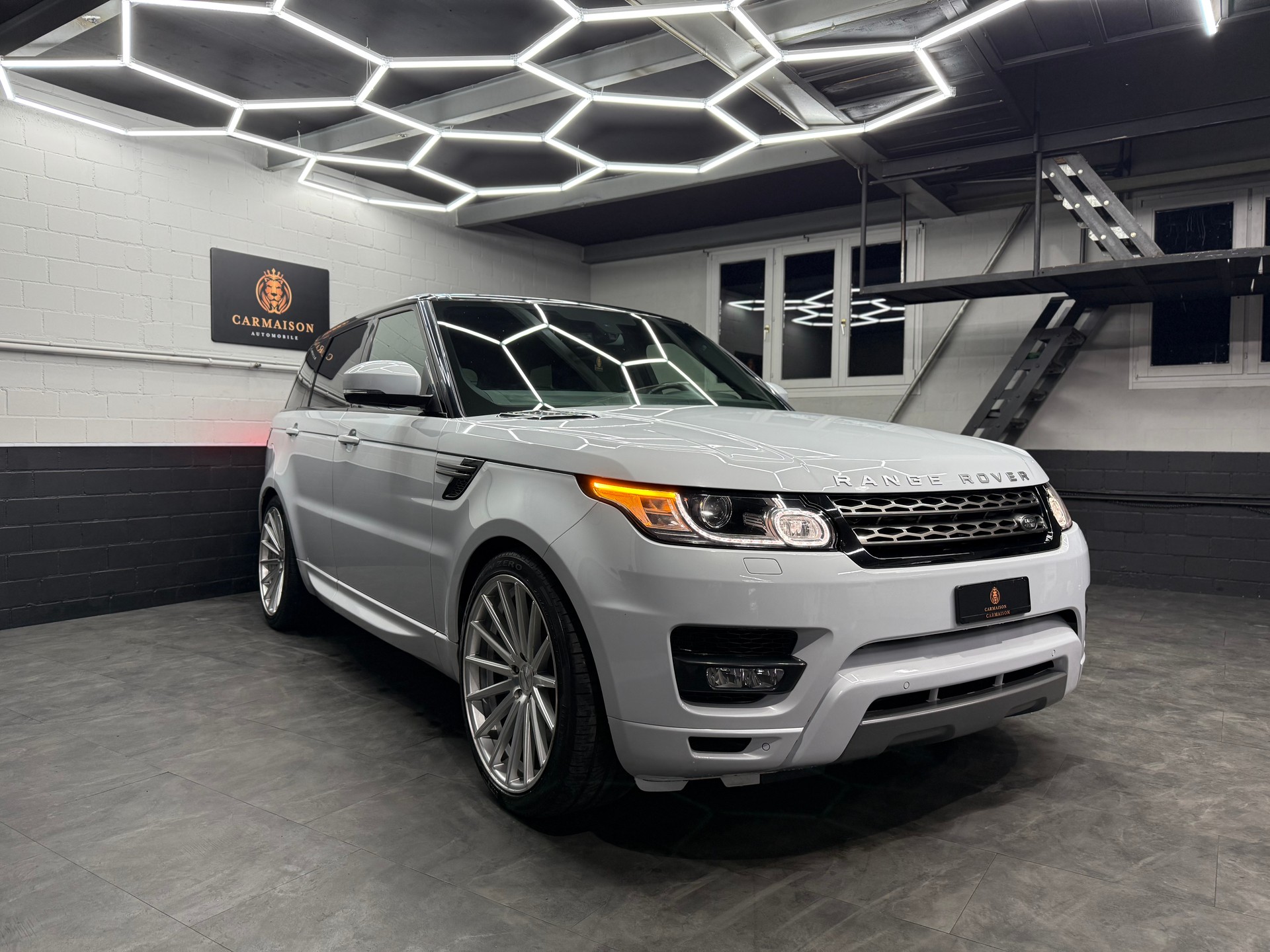 LAND ROVER Range Rover Sport 3.0 SDV6 | AHK 3‘500KG | 22‘‘ Vossen | Luftfahrwerk-image-0