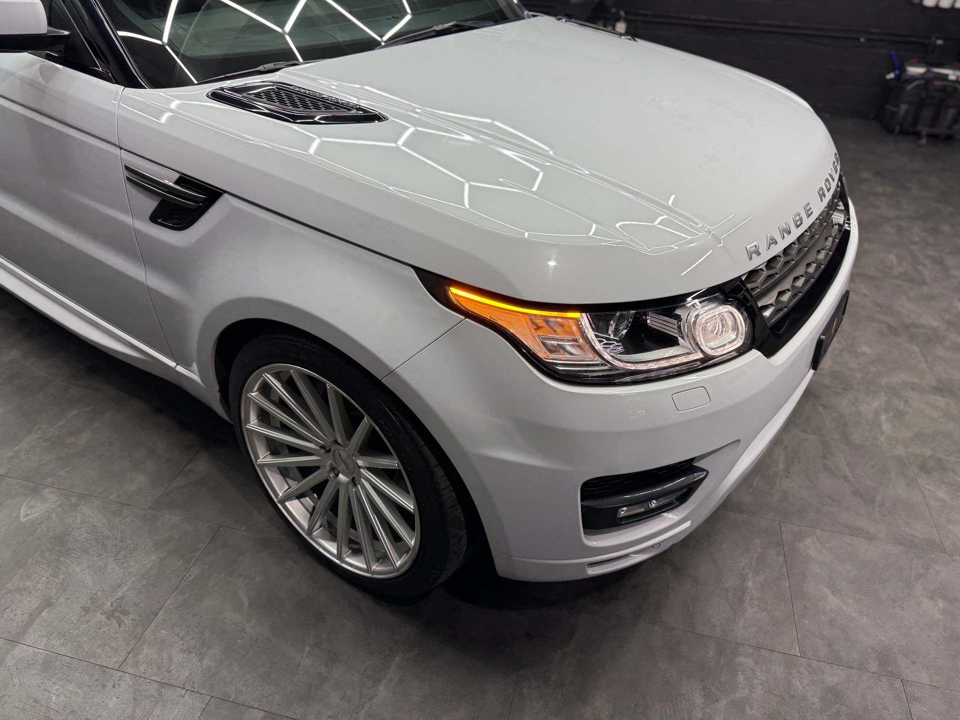 LAND ROVER Range Rover Sport 3.0 SDV6 | AHK 3‘500KG | 22‘‘ Vossen | Luftfahrwerk-image-5