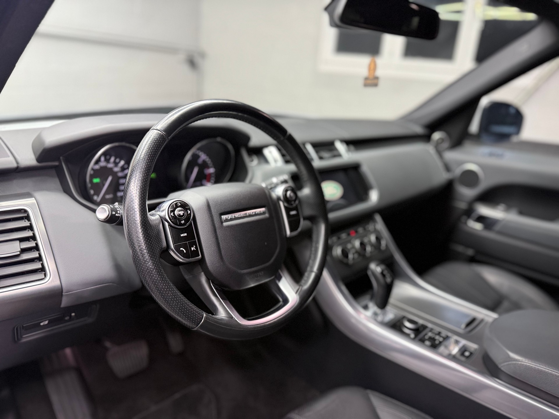 LAND ROVER Range Rover Sport 3.0 SDV6 | AHK 3‘500KG | 22‘‘ Vossen | Luftfahrwerk-image-13
