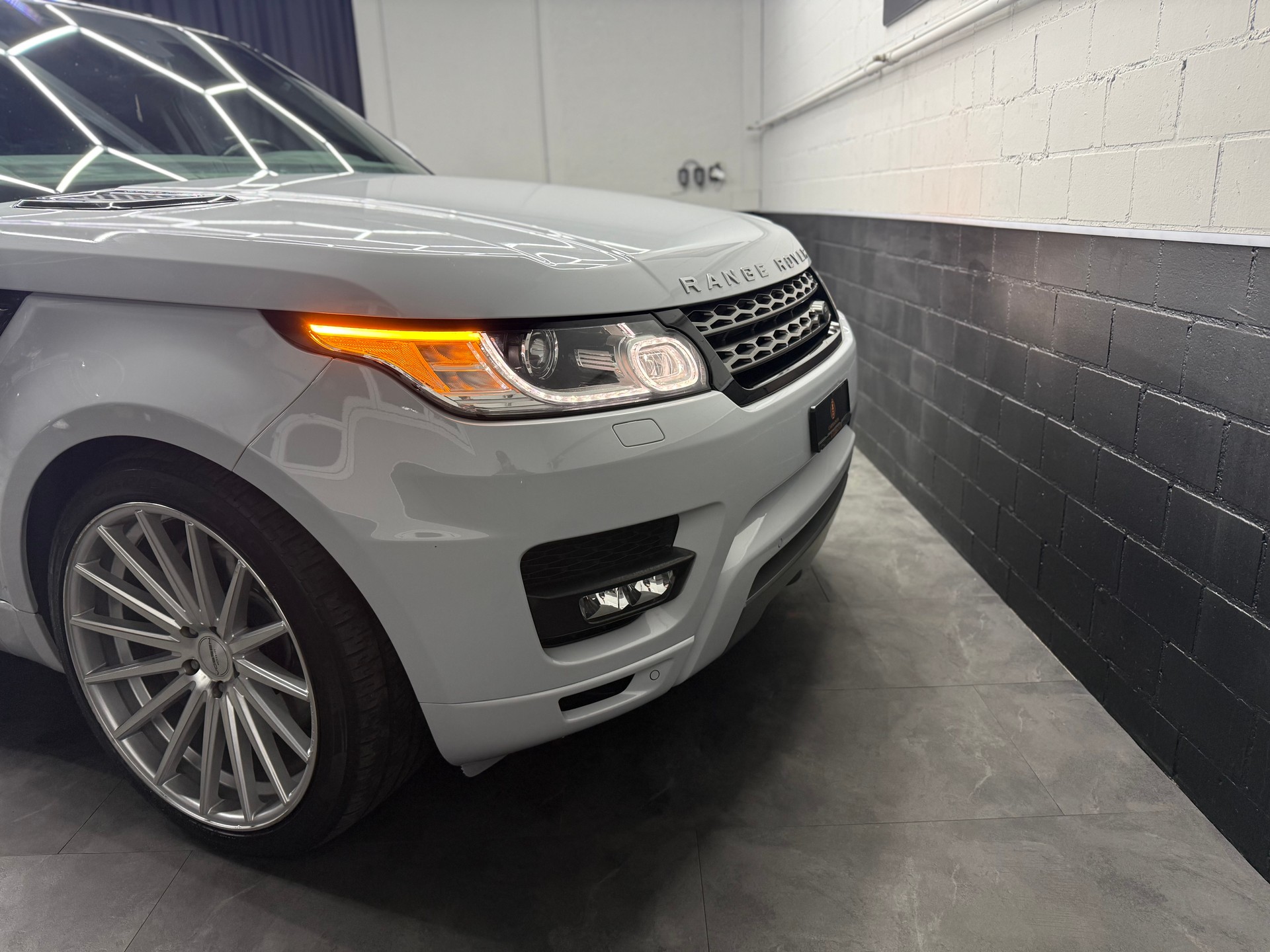 LAND ROVER Range Rover Sport 3.0 SDV6 | AHK 3‘500KG | 22‘‘ Vossen | Luftfahrwerk-image-9