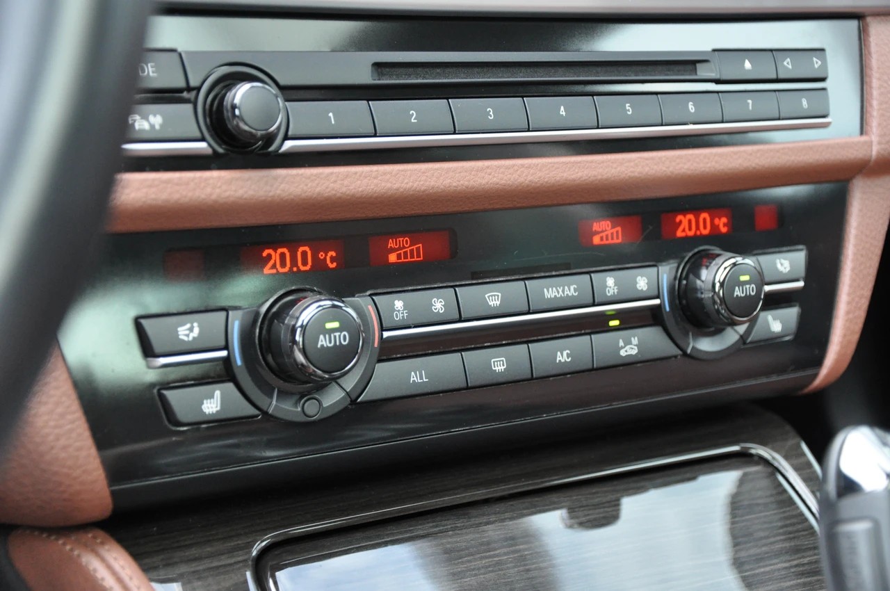 BMW 530i Steptronic-image-15