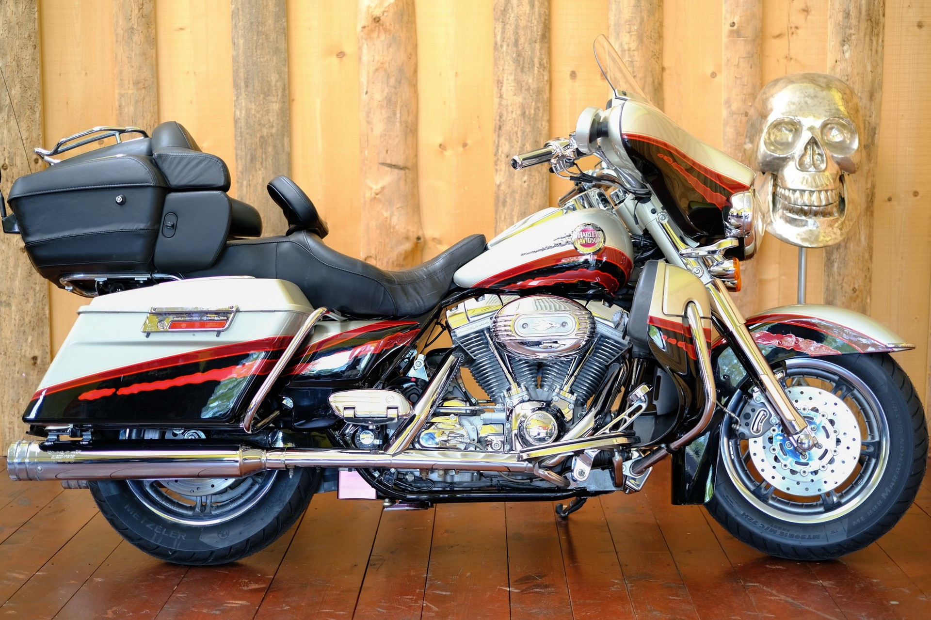 HARLEY-DAVIDSON FLHTCSE2 Electra Glide CVO