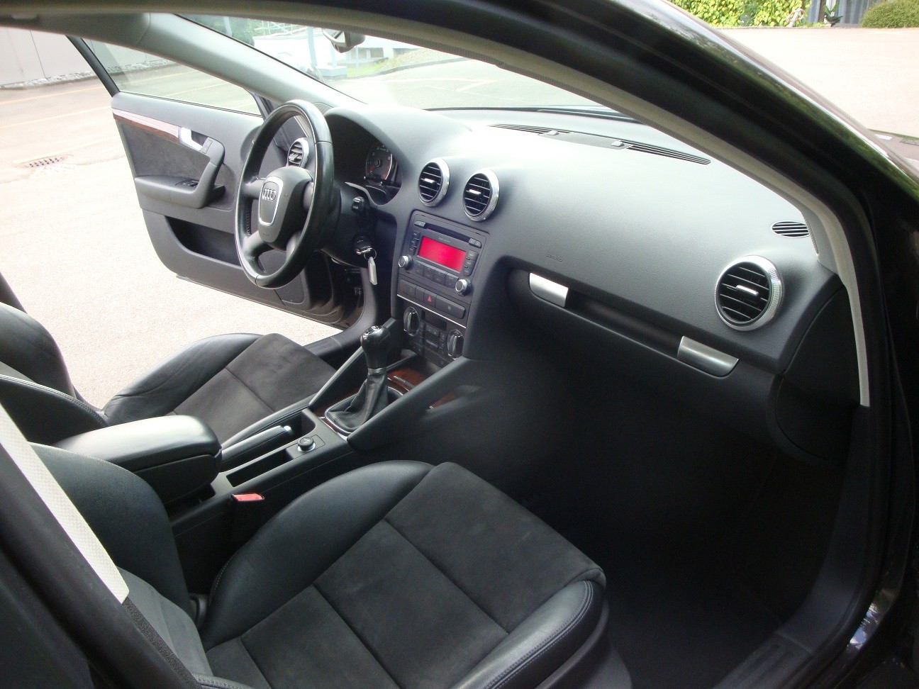 AUDI A3 Sportback 1.8 TFSI Ambition-image-5