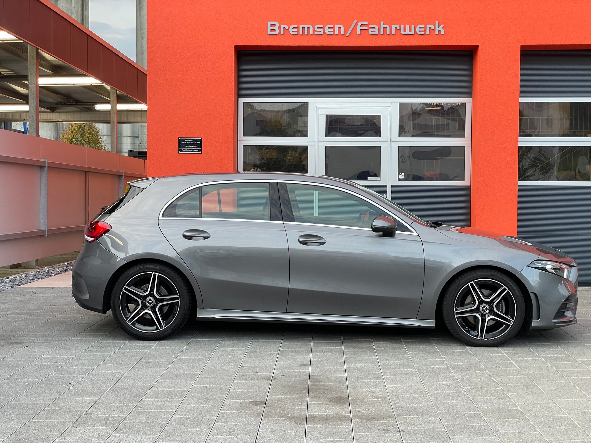 MERCEDES-BENZ A 200 AMG Line 7G-DCT-image-3