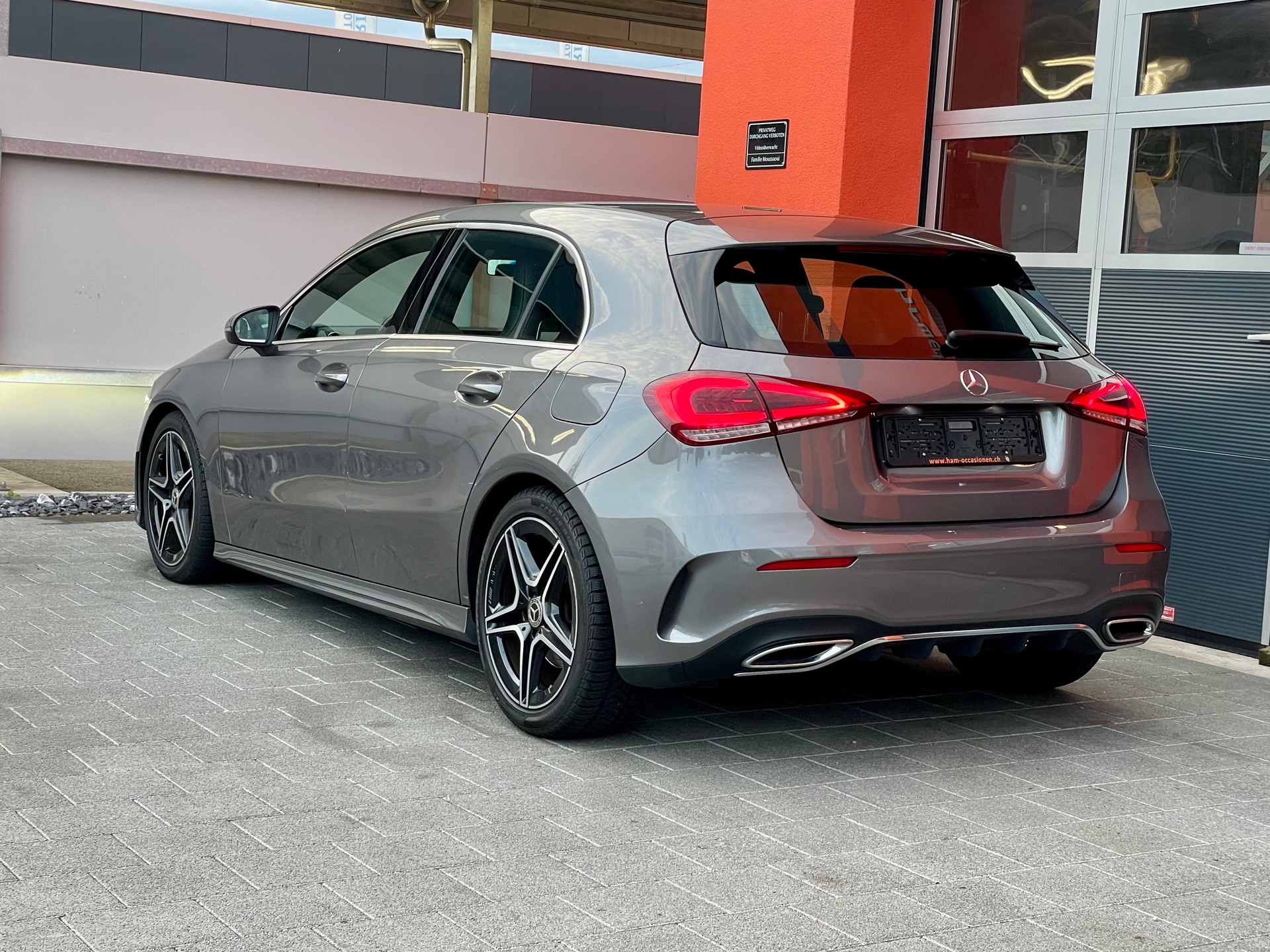 MERCEDES-BENZ A 200 AMG Line 7G-DCT-image-2