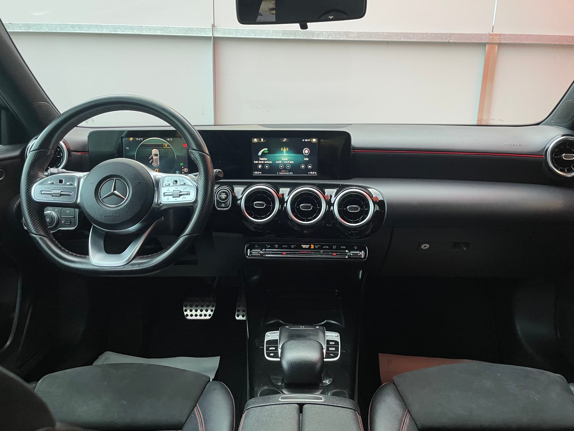 MERCEDES-BENZ A 200 AMG Line 7G-DCT-image-5