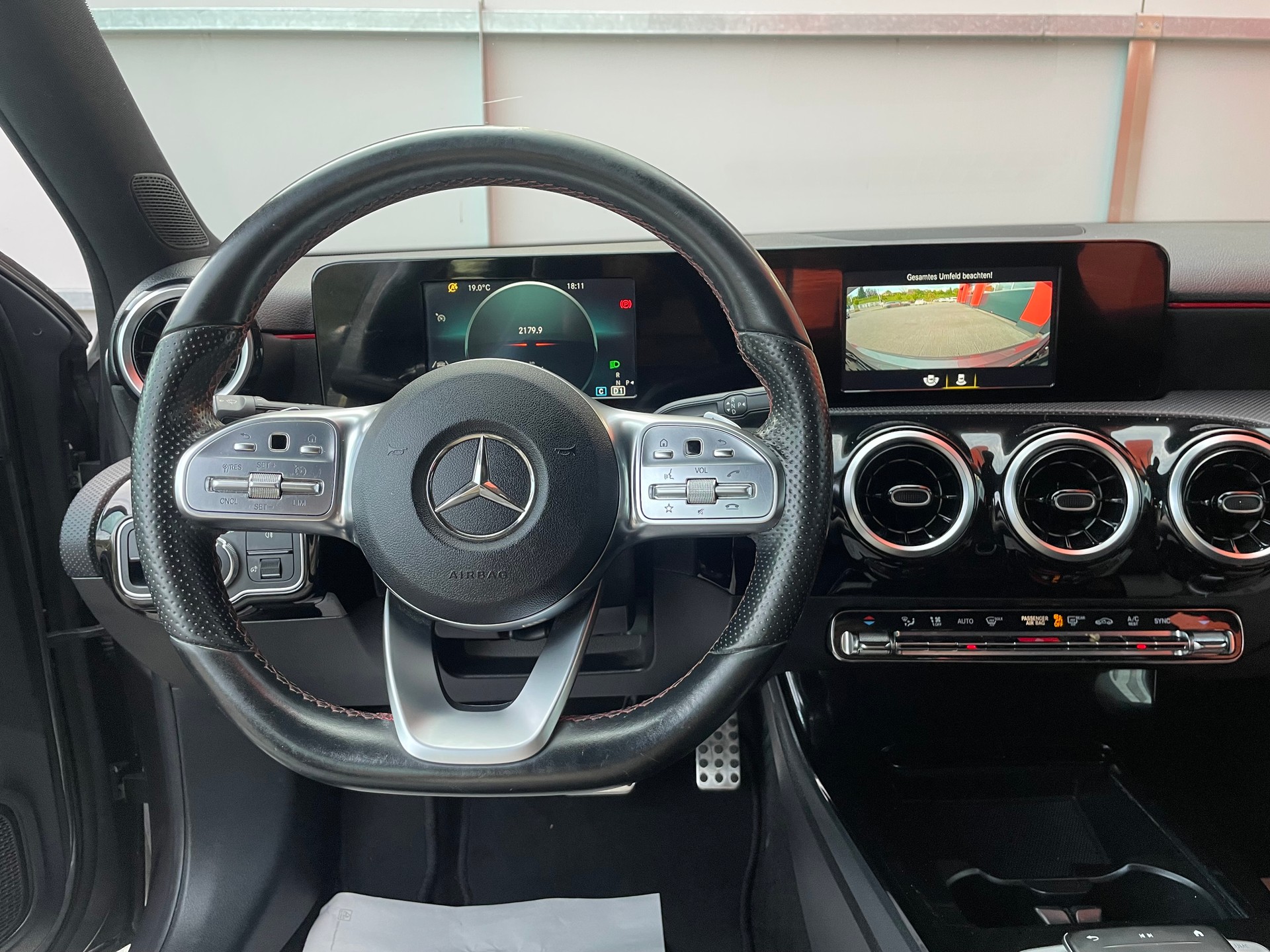 MERCEDES-BENZ A 200 AMG Line 7G-DCT-image-6