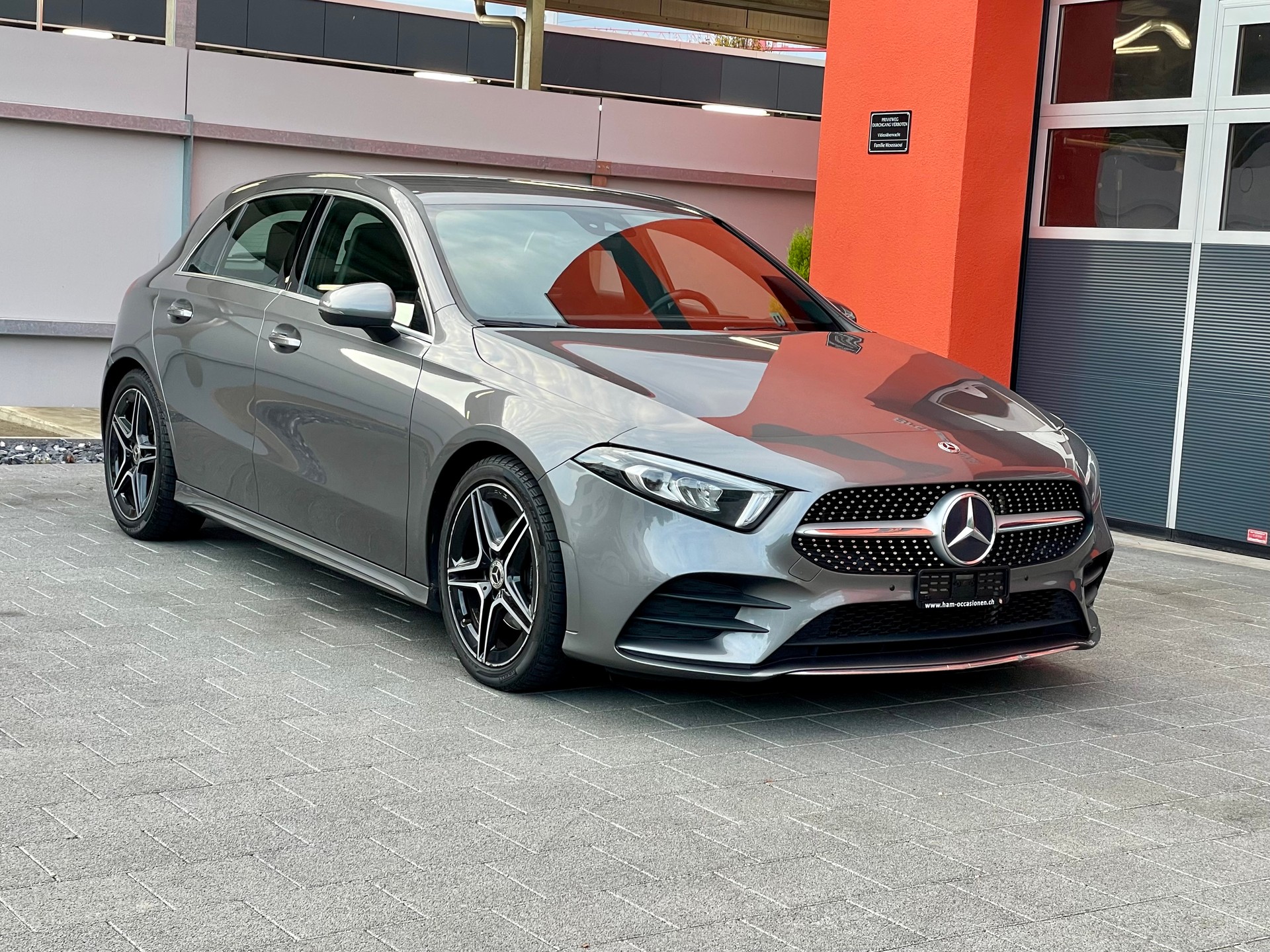 MERCEDES-BENZ A 200 AMG Line 7G-DCT-image-4