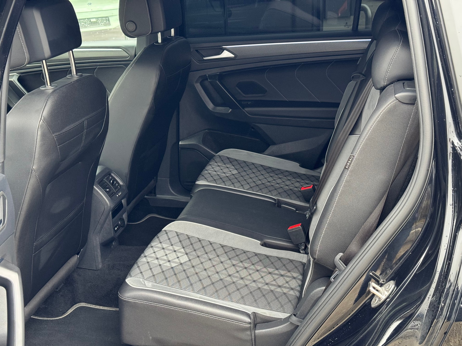 VW Tiguan Allspace 2.0TSI R-Line 4Motion DSG-image-9