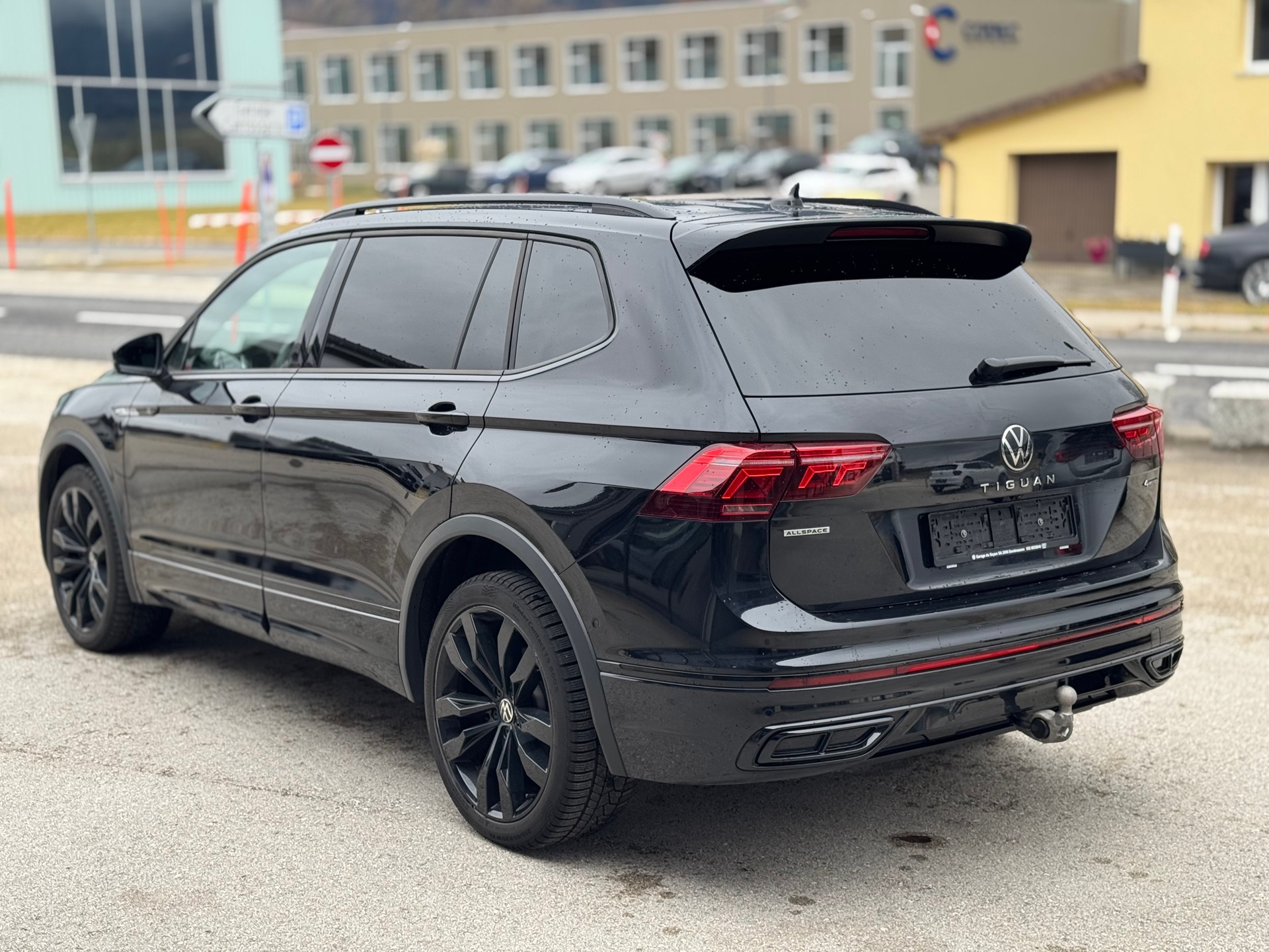 VW Tiguan Allspace 2.0TSI R-Line 4Motion DSG-image-4