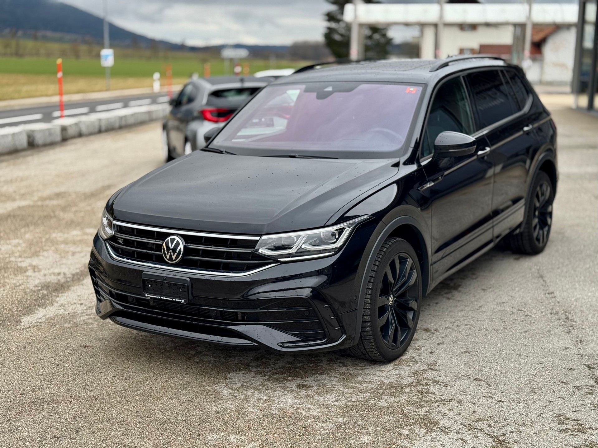 VW Tiguan Allspace 2.0TSI R-Line 4Motion DSG-image-1
