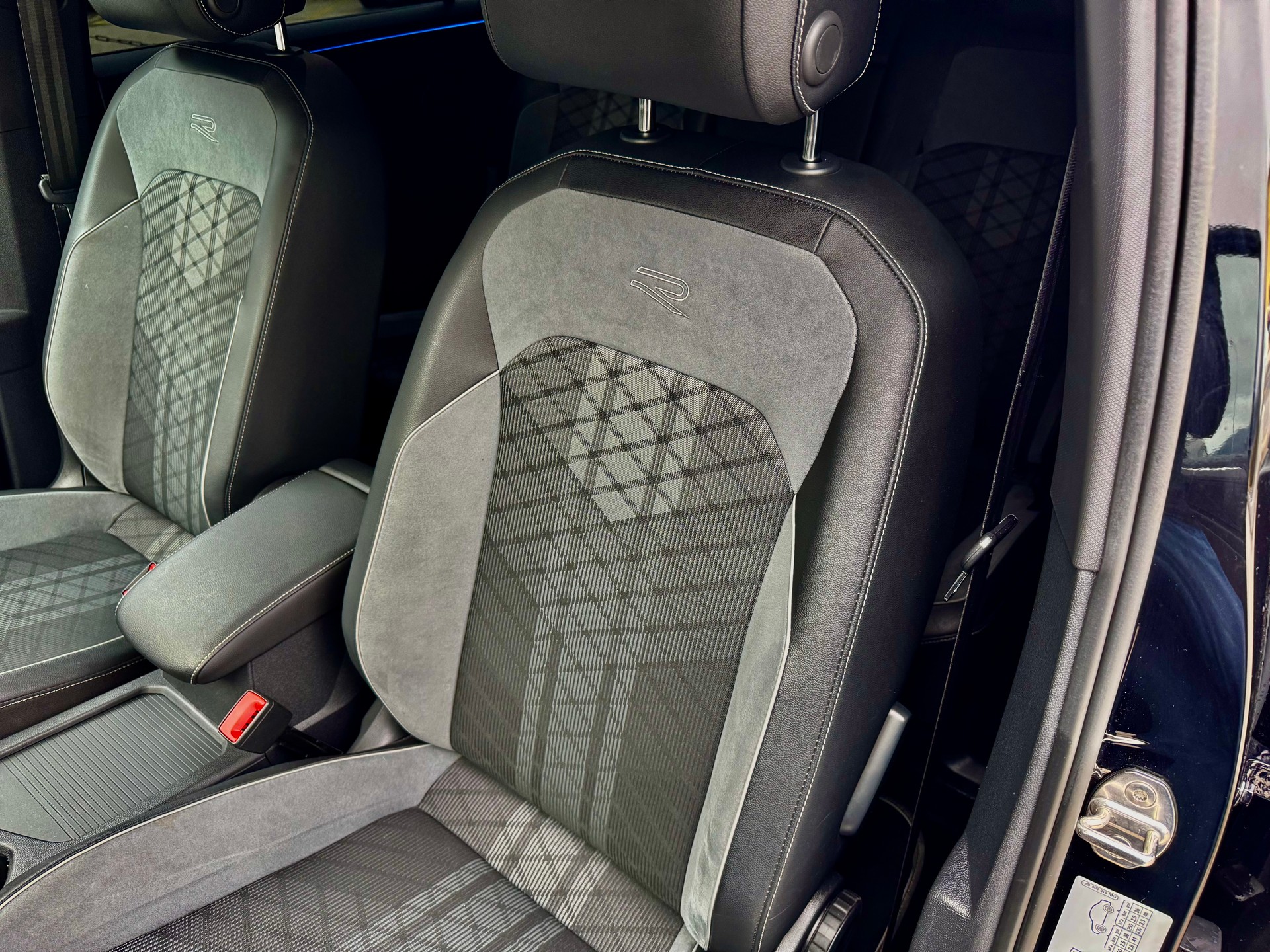 VW Tiguan Allspace 2.0TSI R-Line 4Motion DSG-image-7