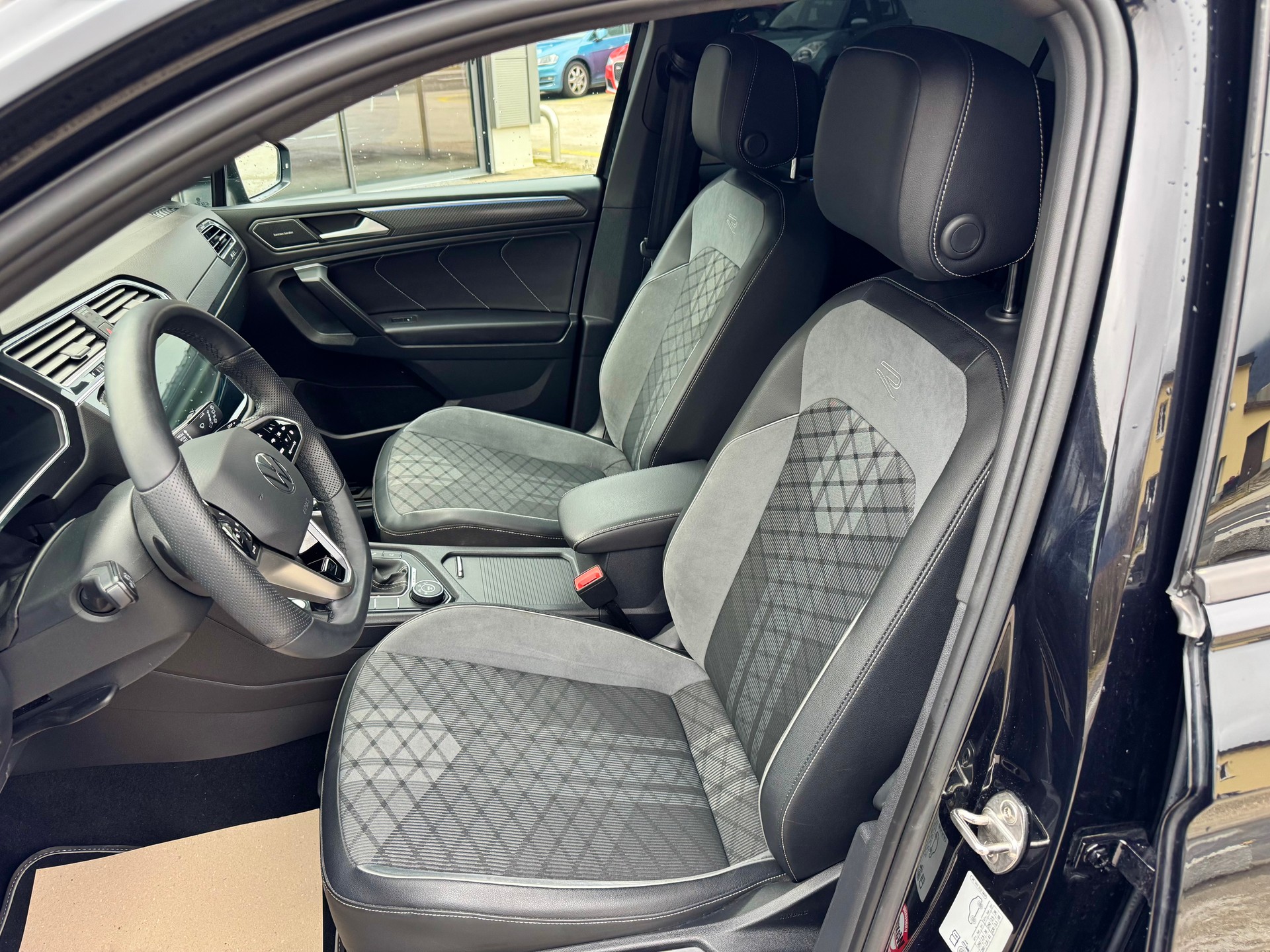 VW Tiguan Allspace 2.0TSI R-Line 4Motion DSG-image-6