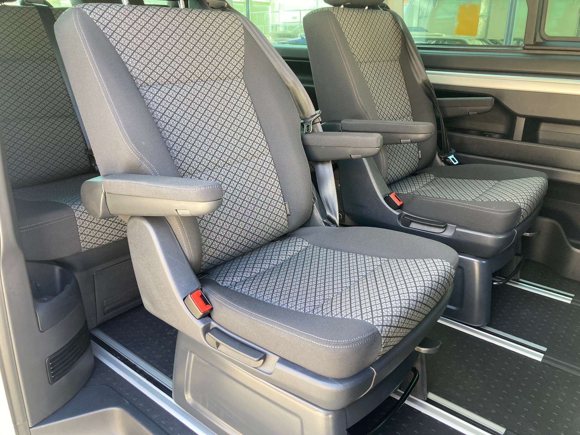 VW T6.1 Multivan 2.0 TDI Trendline Liberty 4Motion DSG-image-8