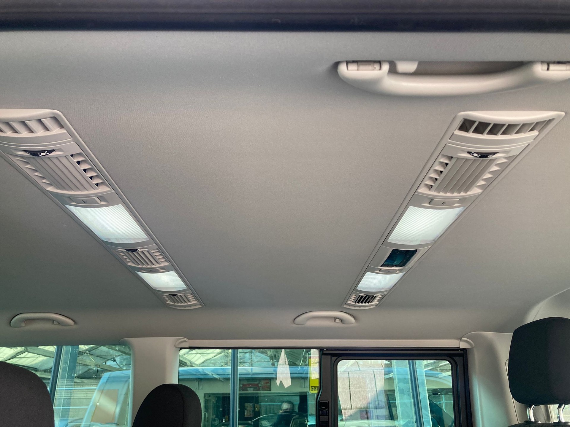 VW T6.1 Multivan 2.0 TDI Trendline Liberty 4Motion DSG-image-13