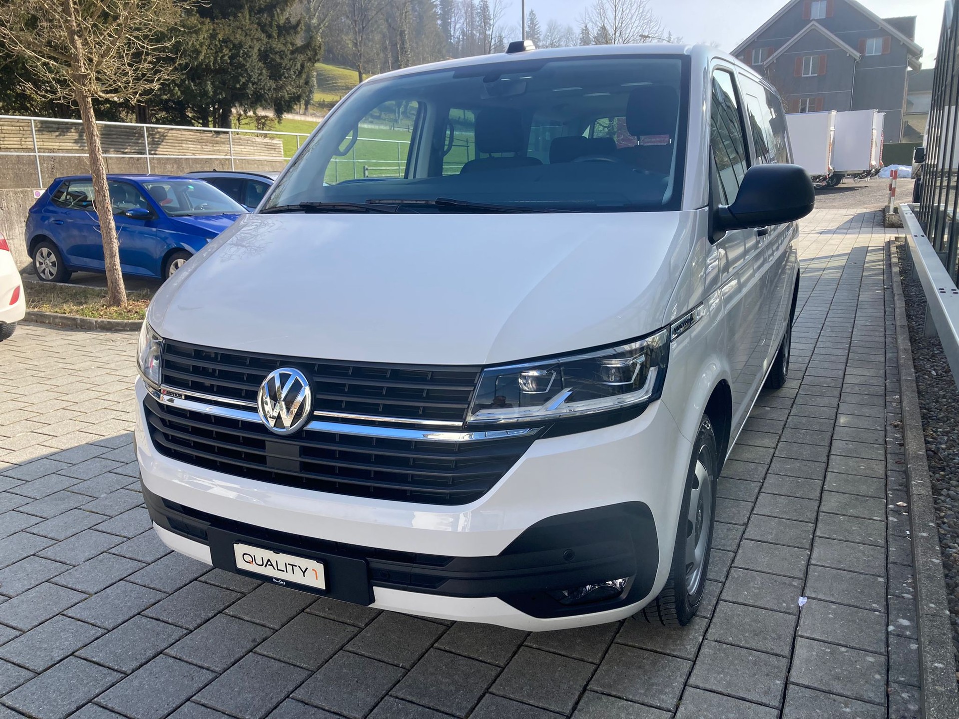 VW T6.1 Multivan 2.0 TDI Trendline Liberty 4Motion DSG-image-2