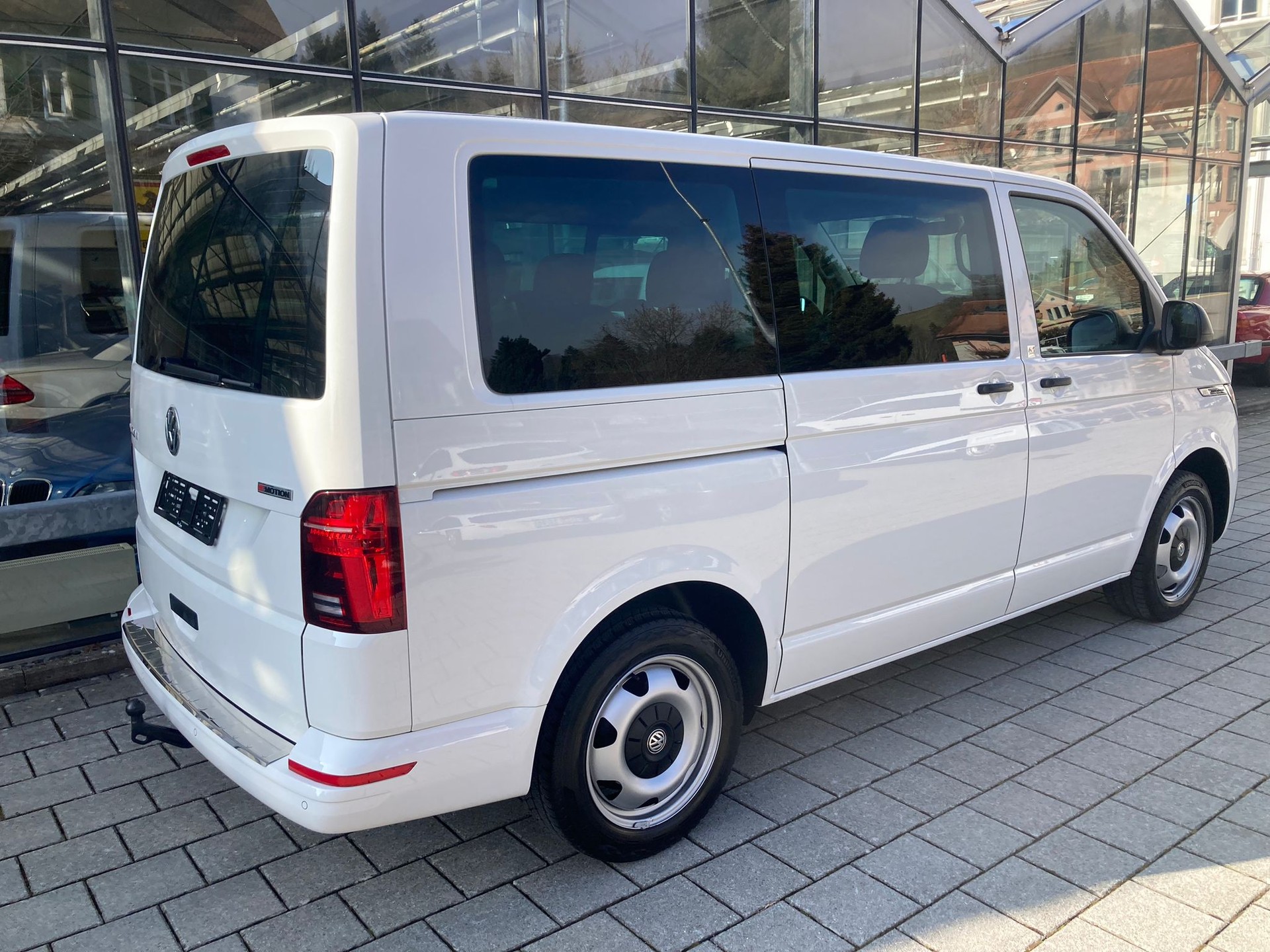 VW T6.1 Multivan 2.0 TDI Trendline Liberty 4Motion DSG-image-3