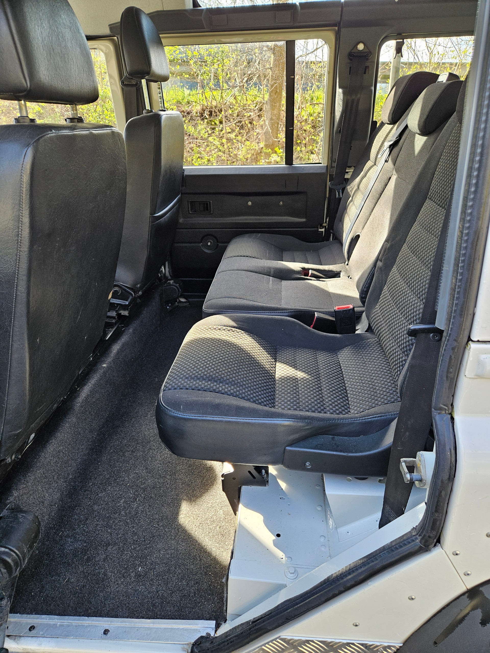 LAND ROVER Defender 110 TD4-image-3