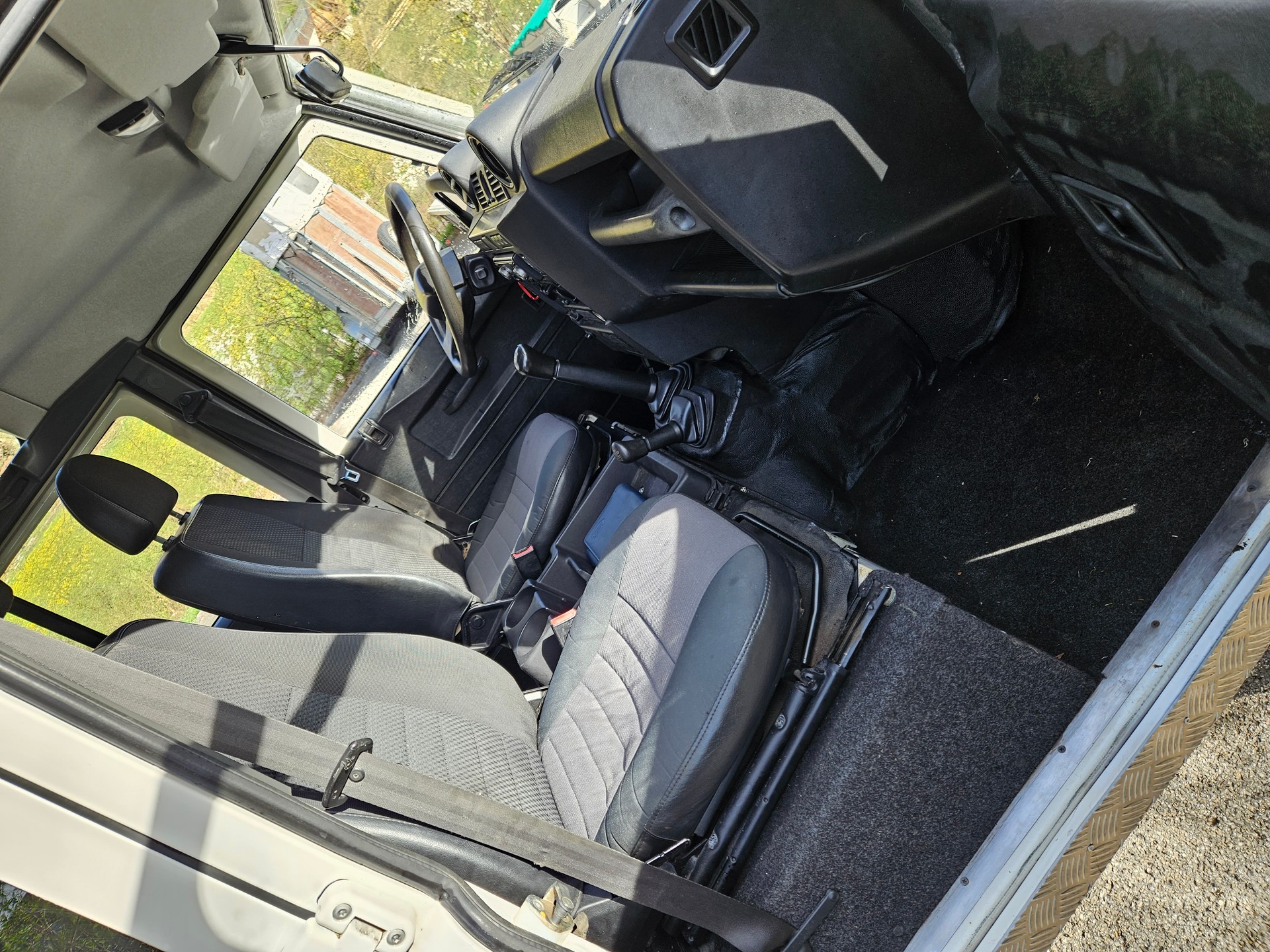 LAND ROVER Defender 110 TD4-image-4