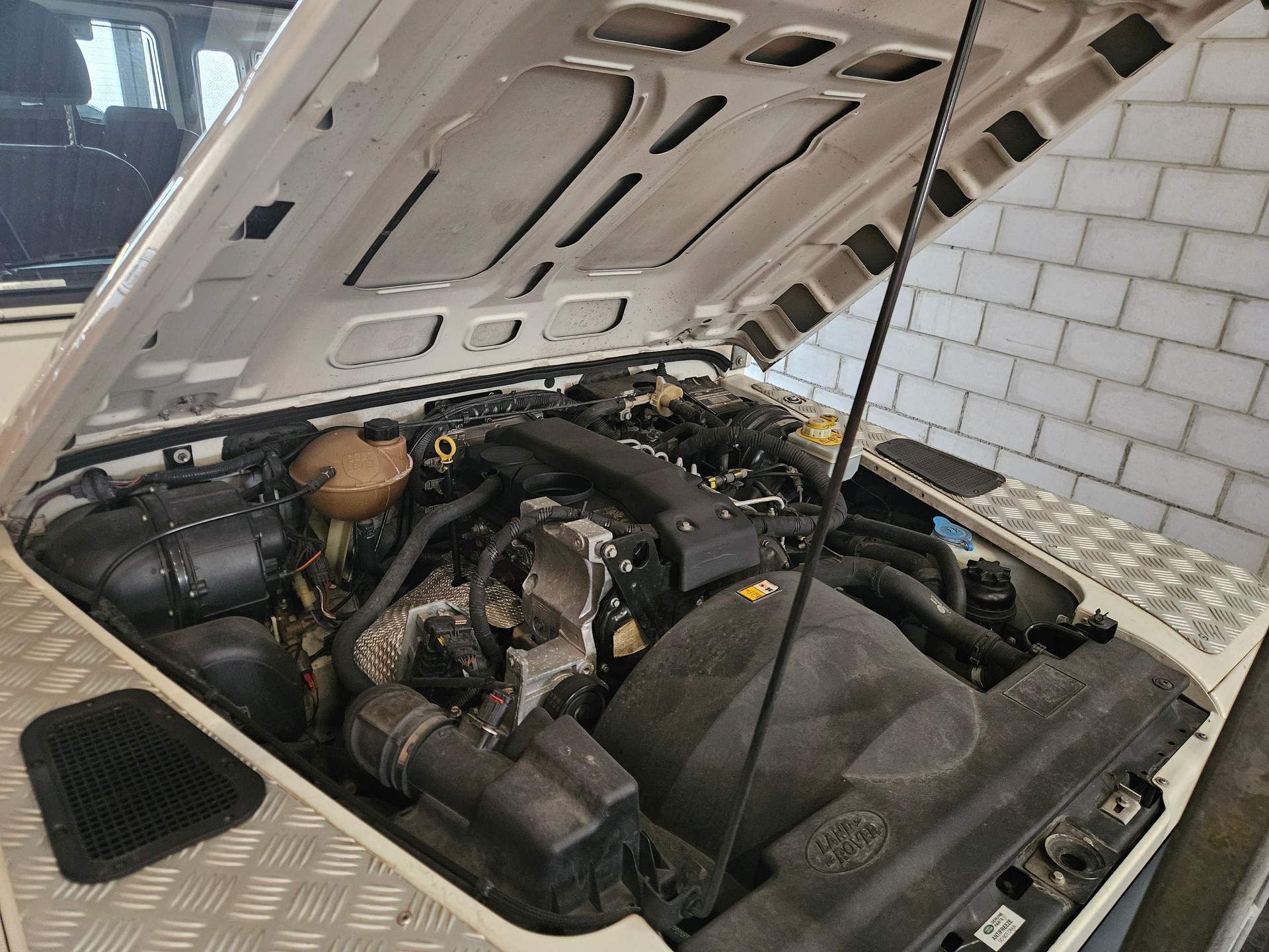 LAND ROVER Defender 110 TD4-image-5