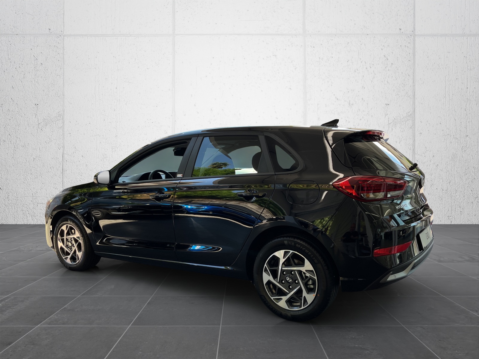 HYUNDAI i30 1.5 T-GDi Amplia 48V MH DCT-image-2