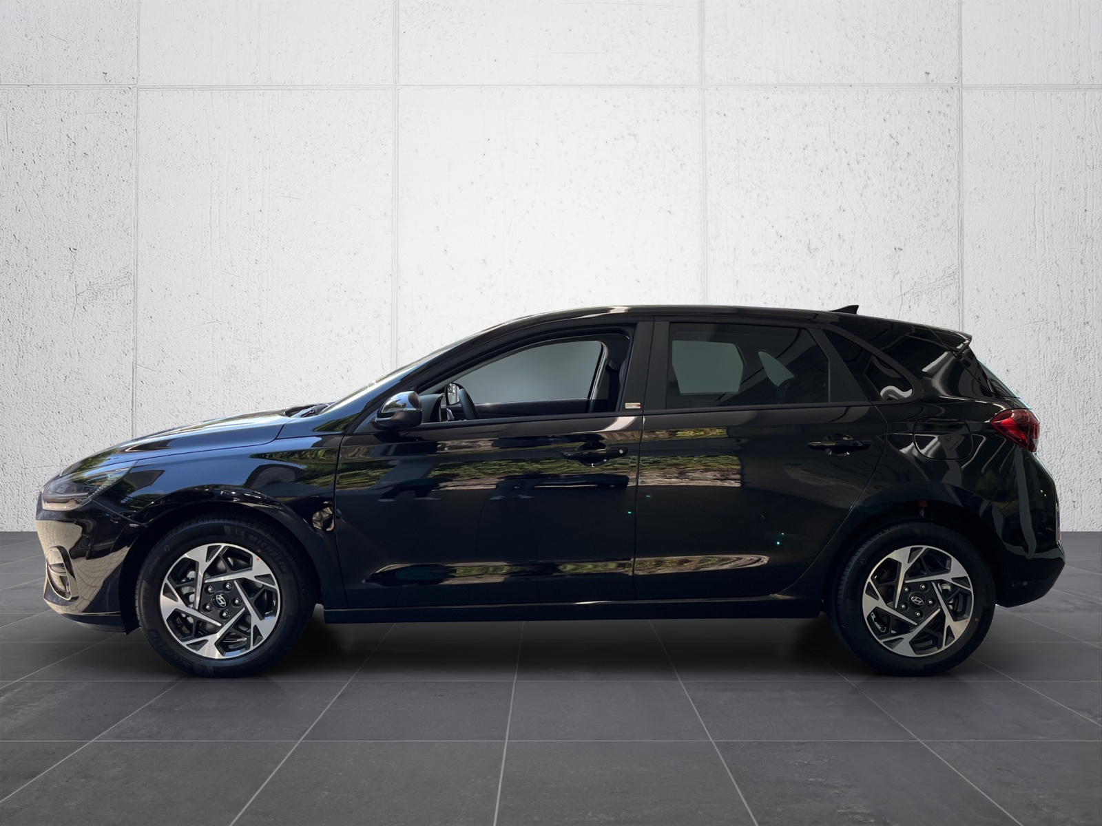 HYUNDAI i30 1.5 T-GDi Amplia 48V MH DCT-image-3