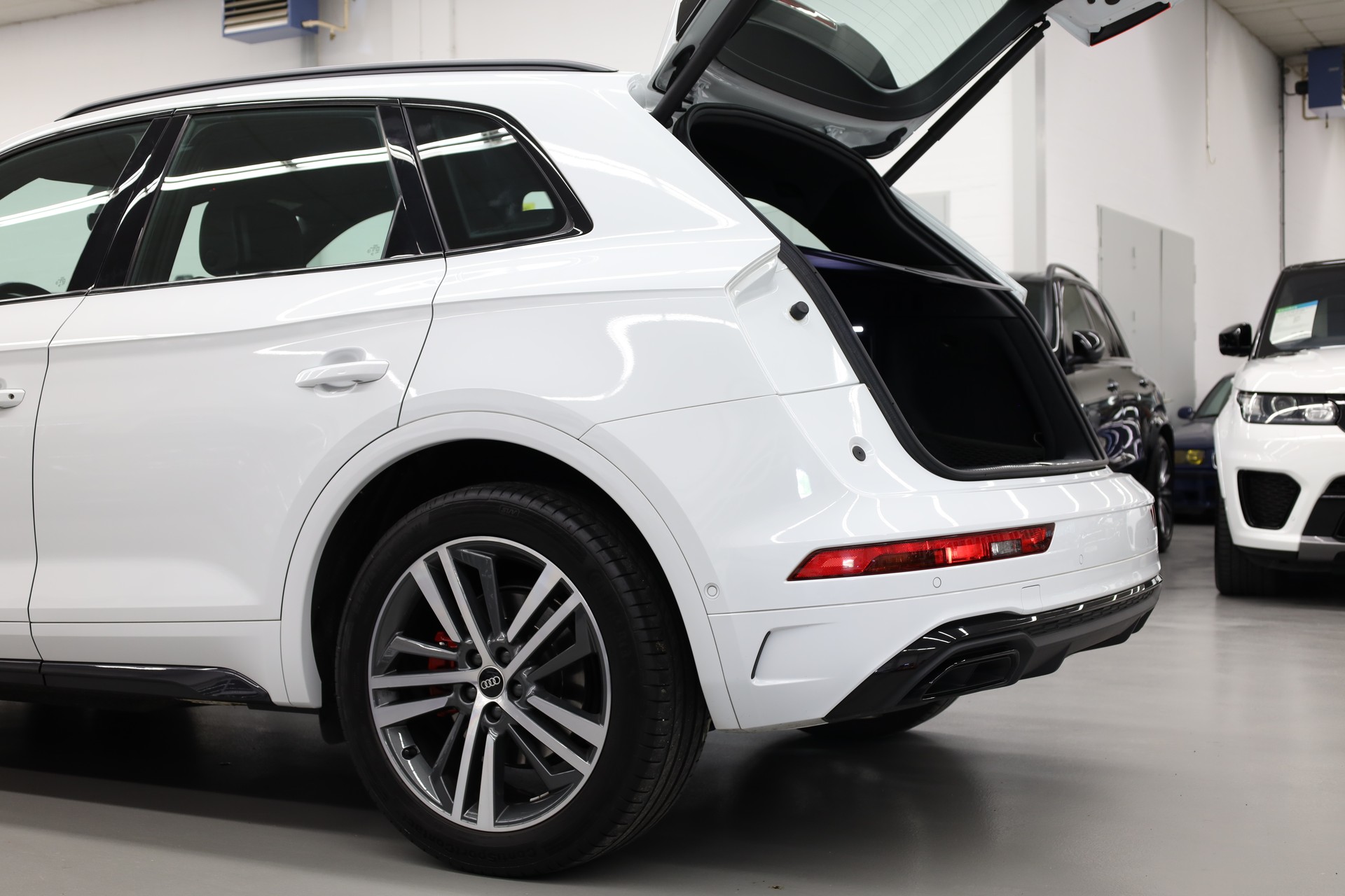 AUDI Q5 2.0 45 TFSI S Line quattro S-Tronic-image-10