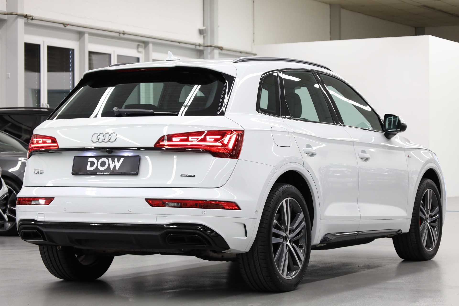 AUDI Q5 2.0 45 TFSI S Line quattro S-Tronic-image-3