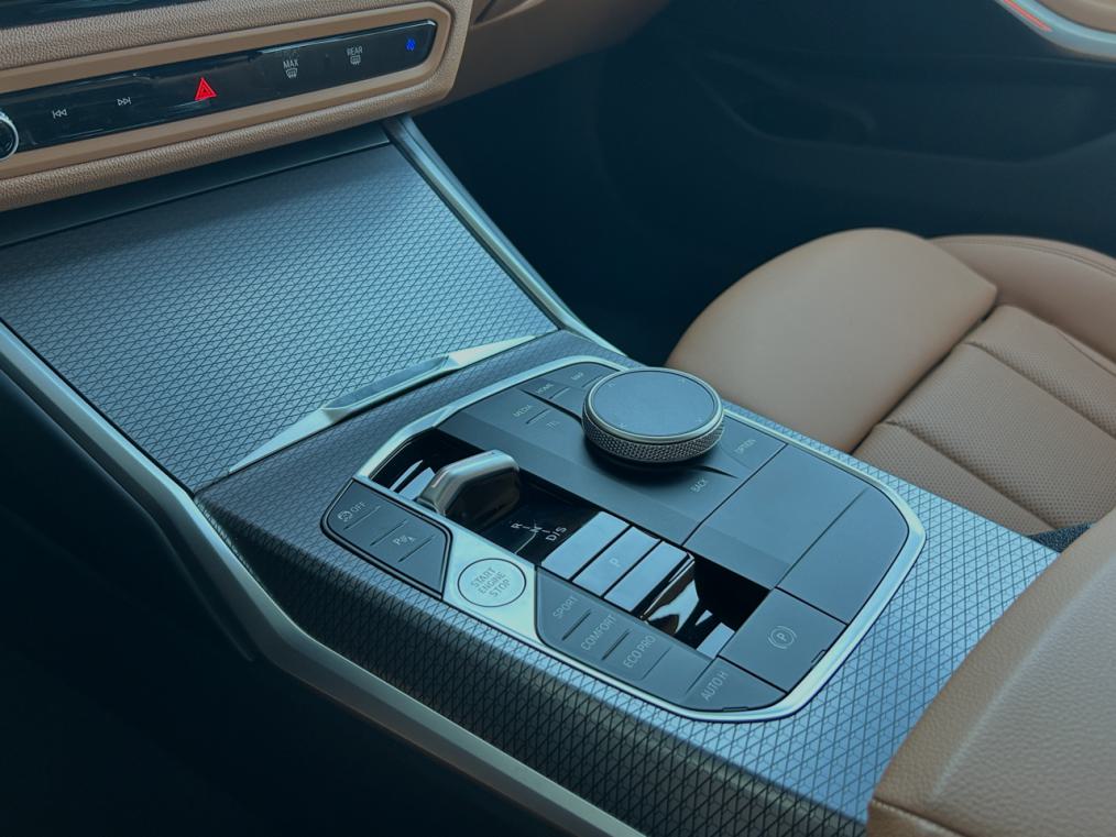 BMW 320d xDrive 48V Touring Steptronic M Sport-image-5