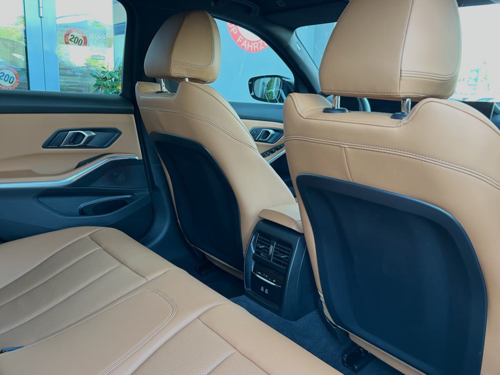 BMW 320d xDrive 48V Touring Steptronic M Sport-image-12