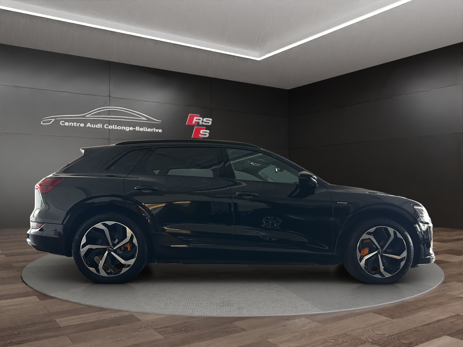 AUDI e-tron 55 S Line quattro-image-7