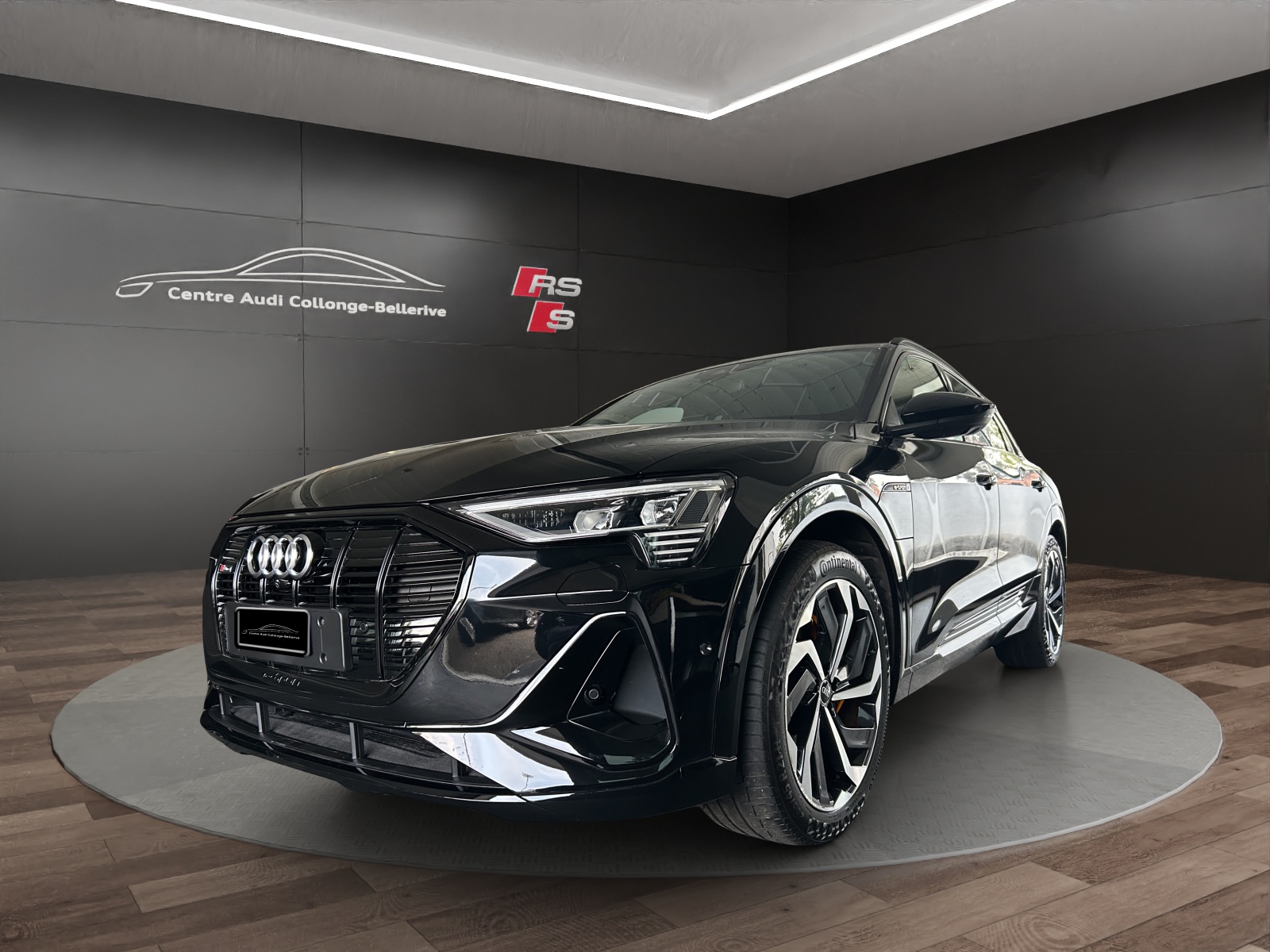 AUDI e-tron 55 S Line quattro-image-0