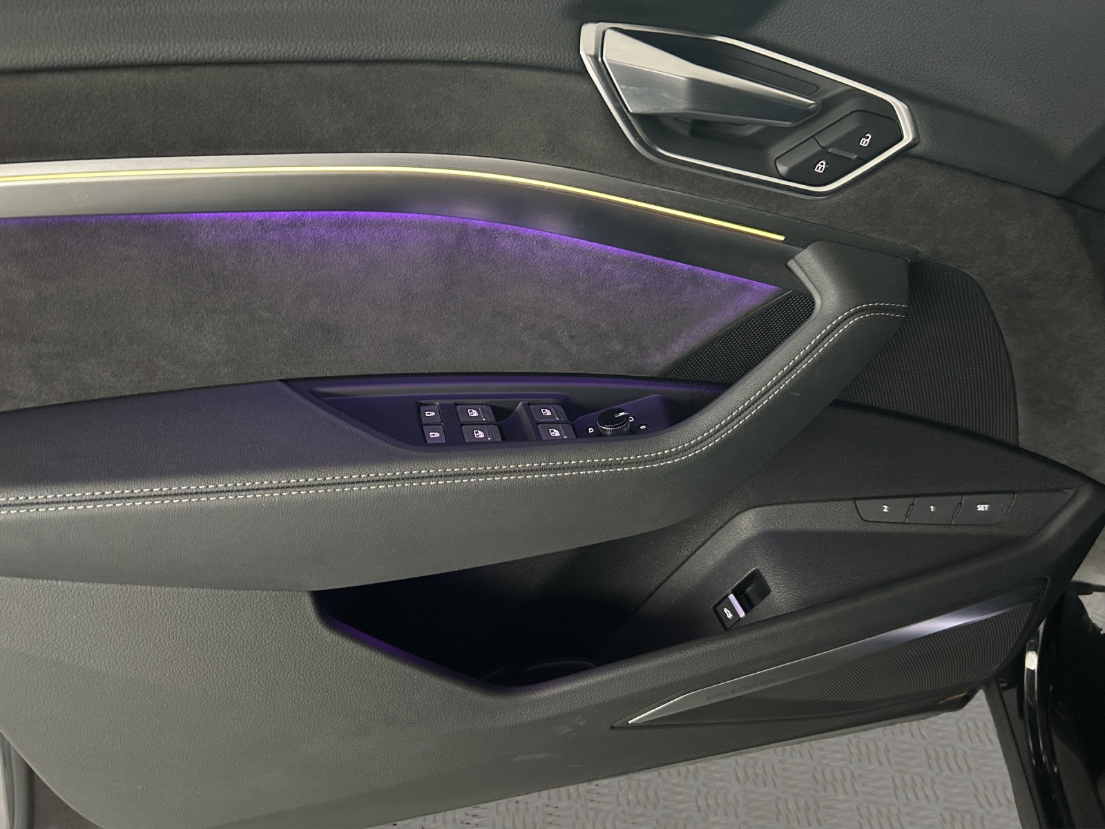 AUDI e-tron 55 S Line quattro-image-17