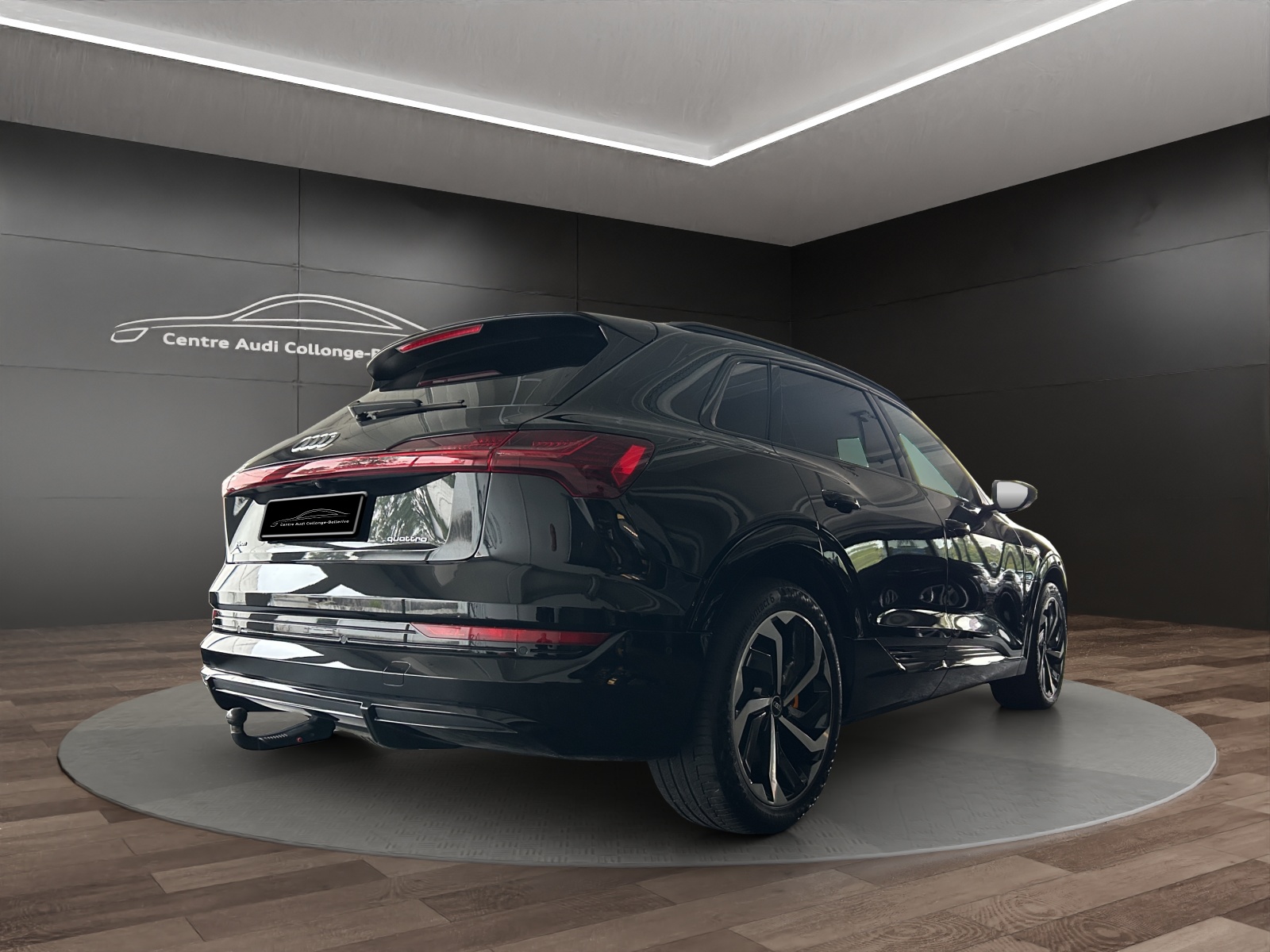 AUDI e-tron 55 S Line quattro-image-3