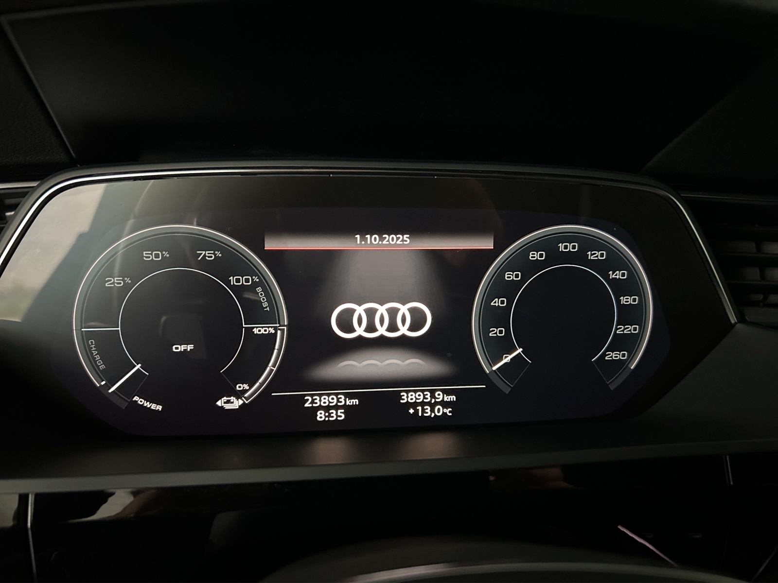 AUDI e-tron 55 S Line quattro-image-10