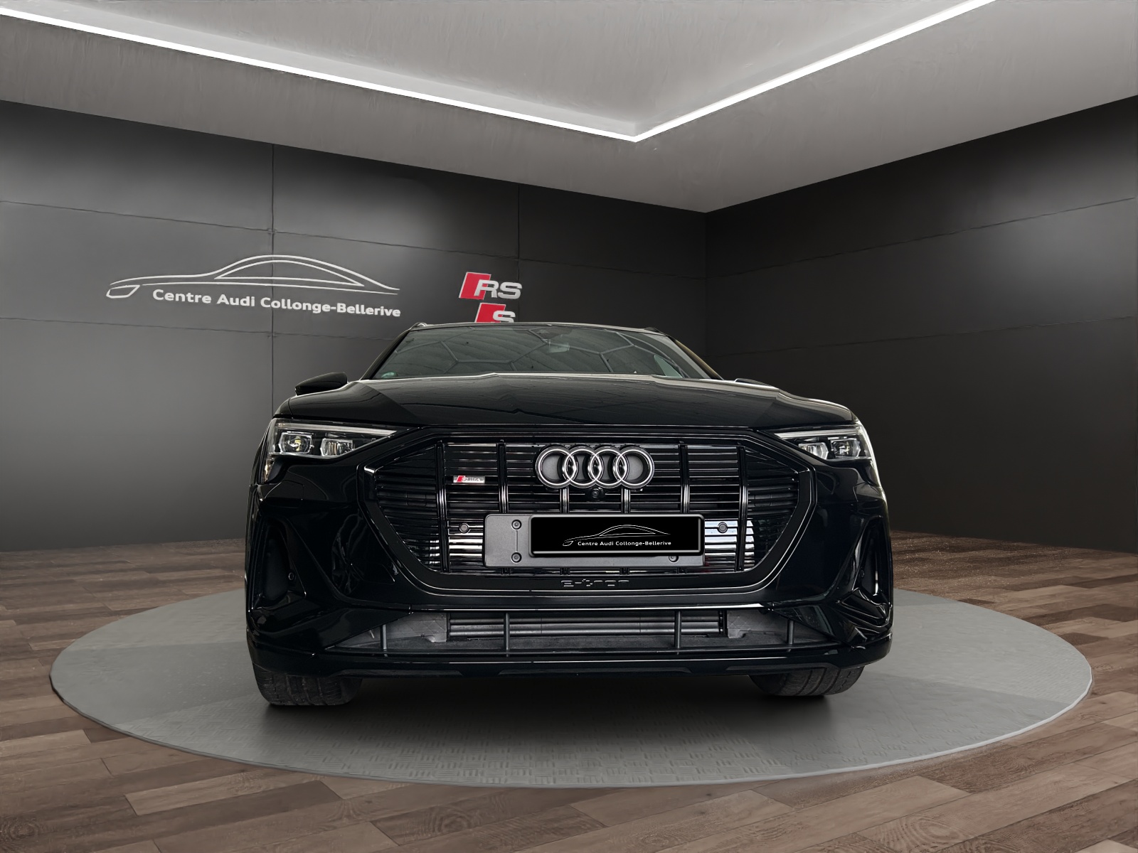 AUDI e-tron 55 S Line quattro-image-1