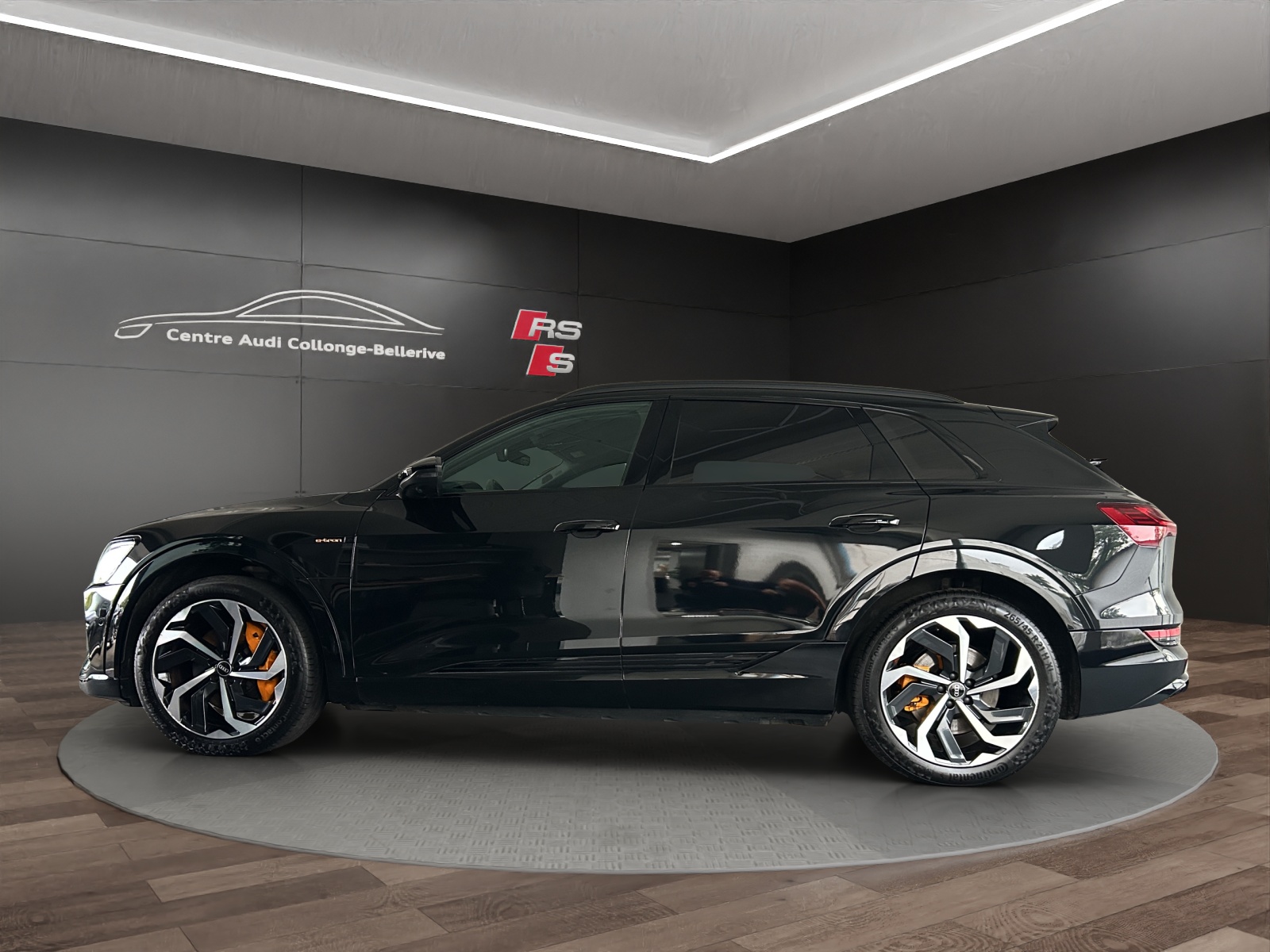 AUDI e-tron 55 S Line quattro-image-2