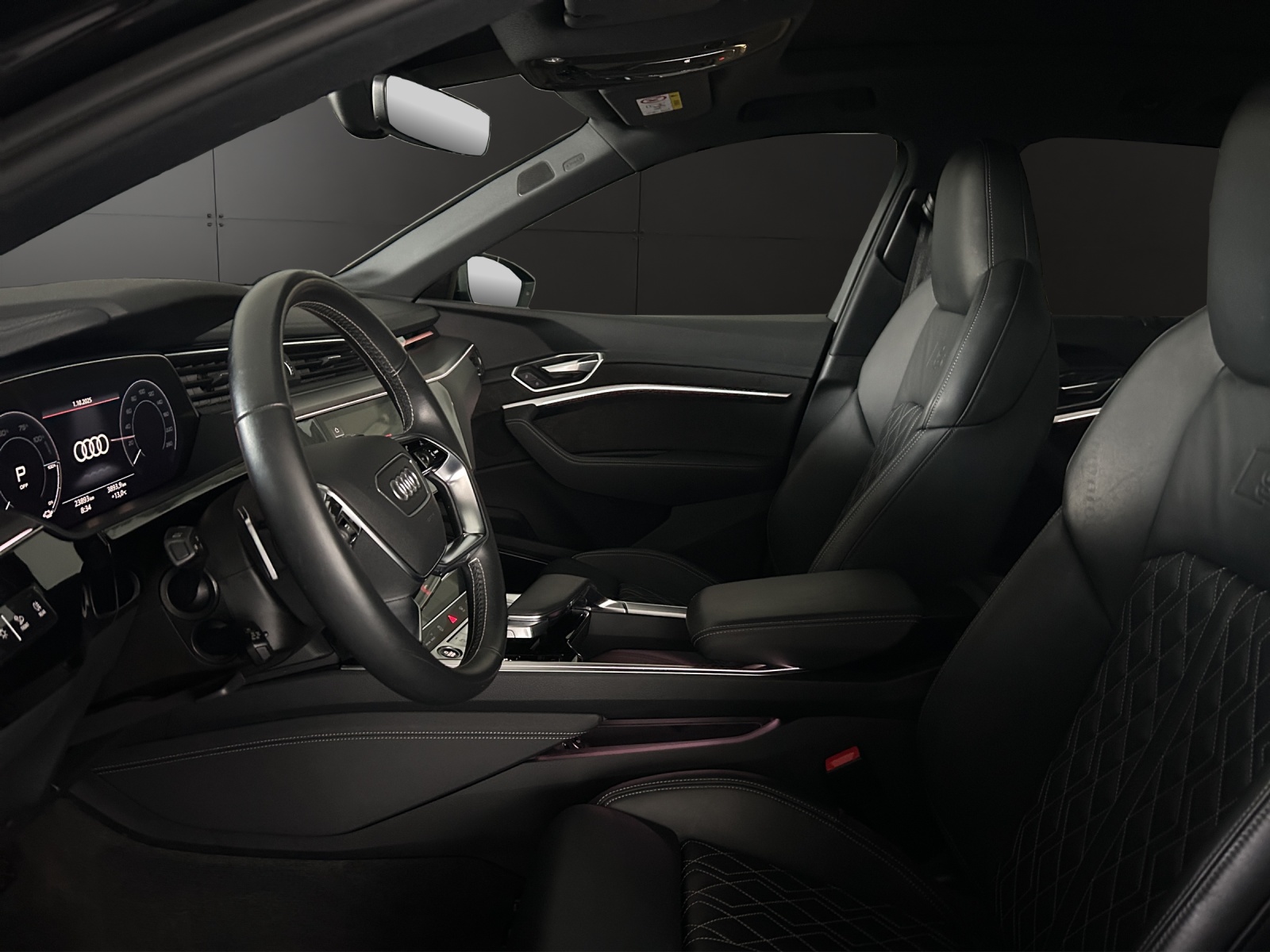 AUDI e-tron 55 S Line quattro-image-8