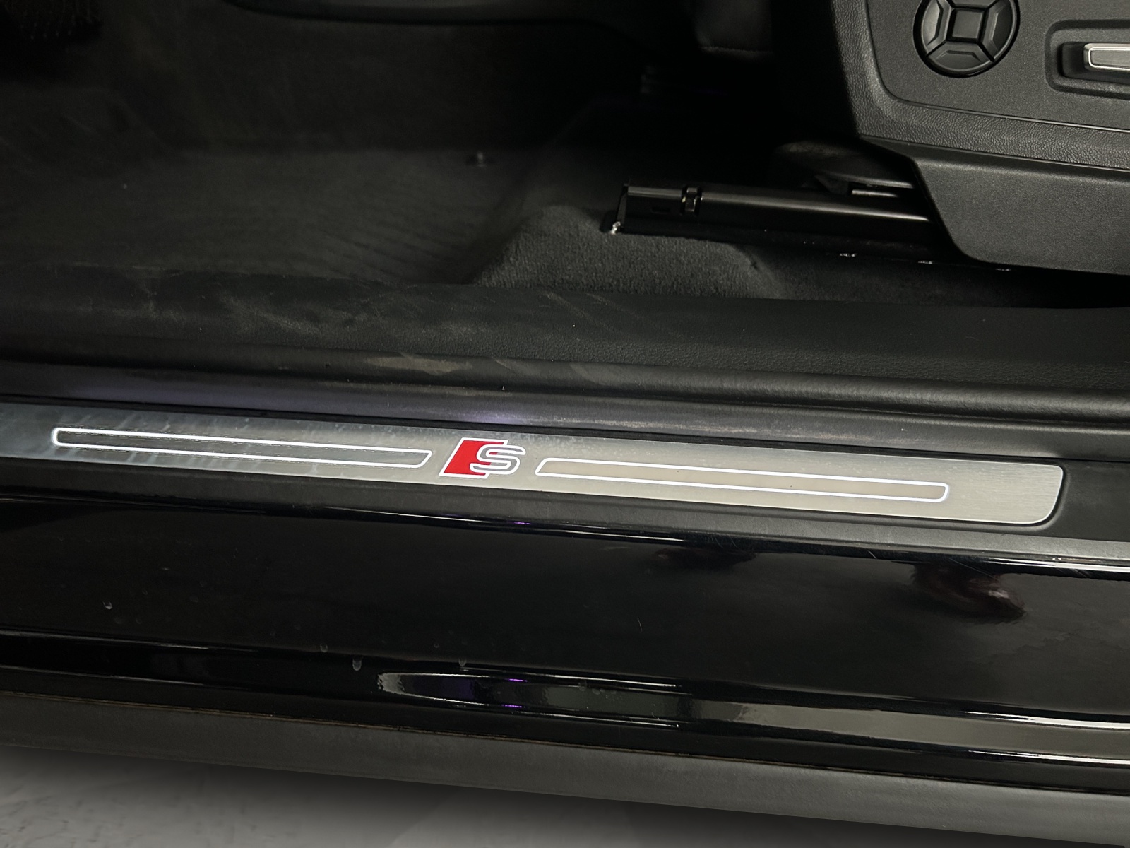 AUDI e-tron 55 S Line quattro-image-19