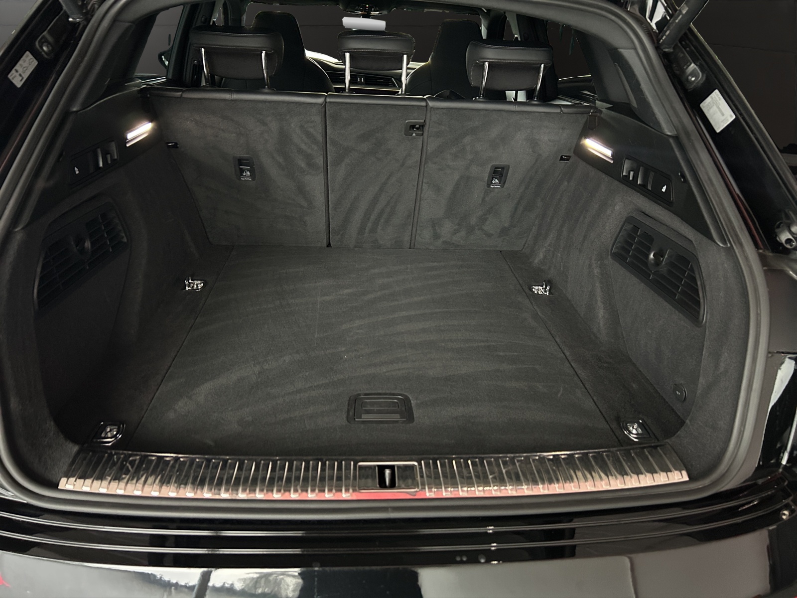 AUDI e-tron 55 S Line quattro-image-18