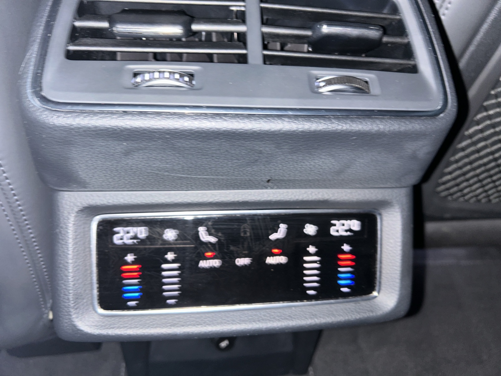 AUDI e-tron 55 S Line quattro-image-15