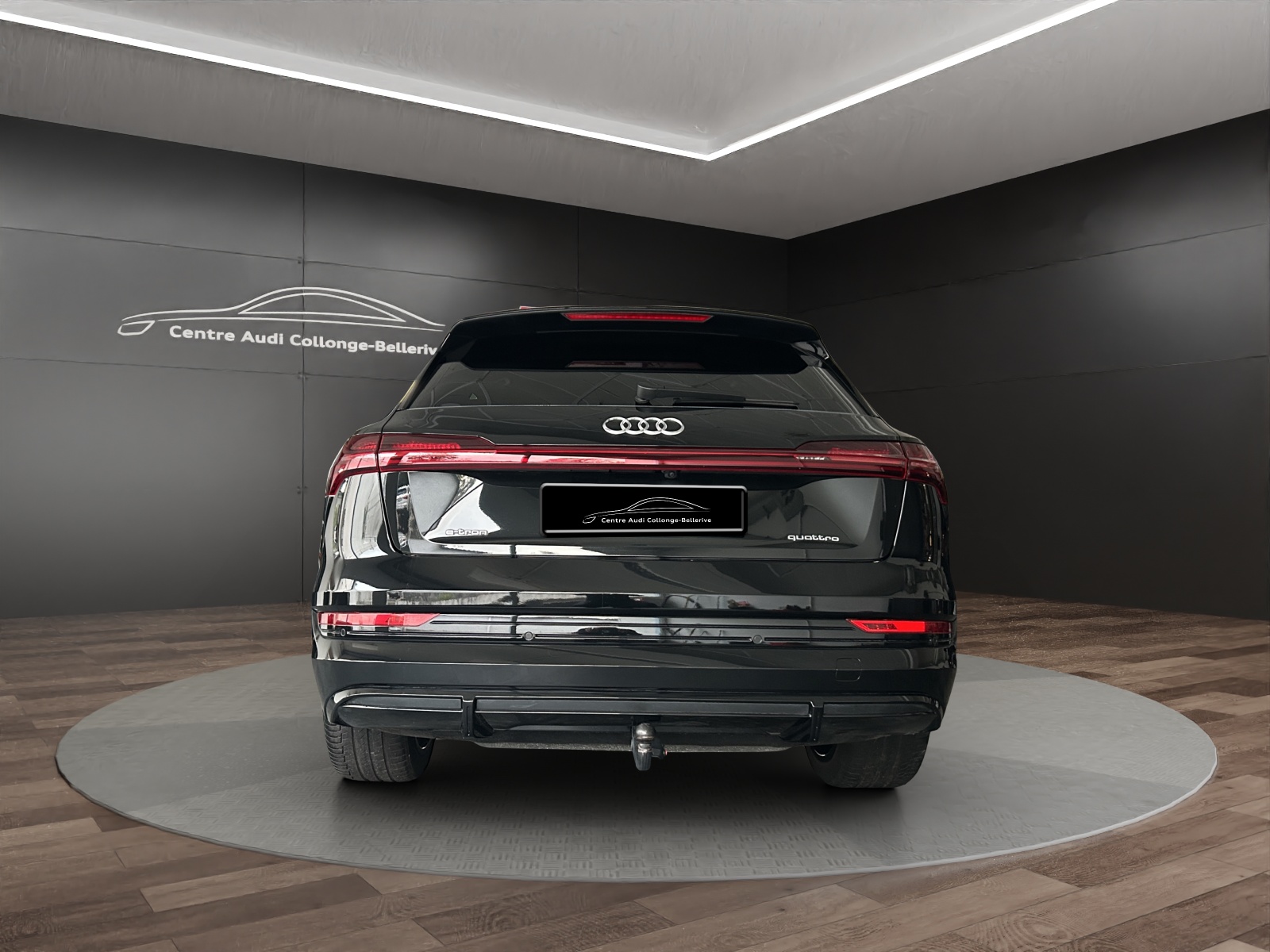 AUDI e-tron 55 S Line quattro-image-4
