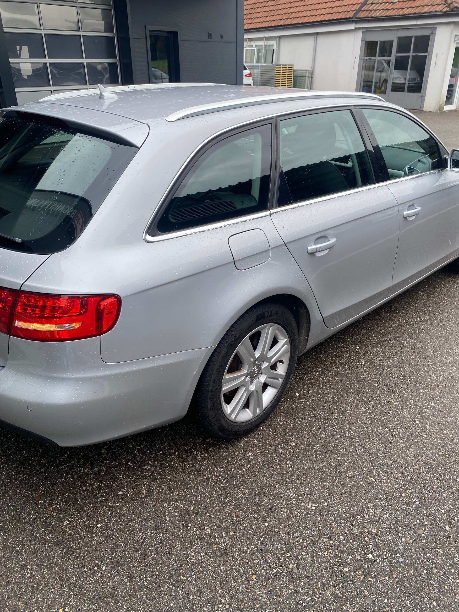 AUDI A4 Avant 2.0 TDI-image-5
