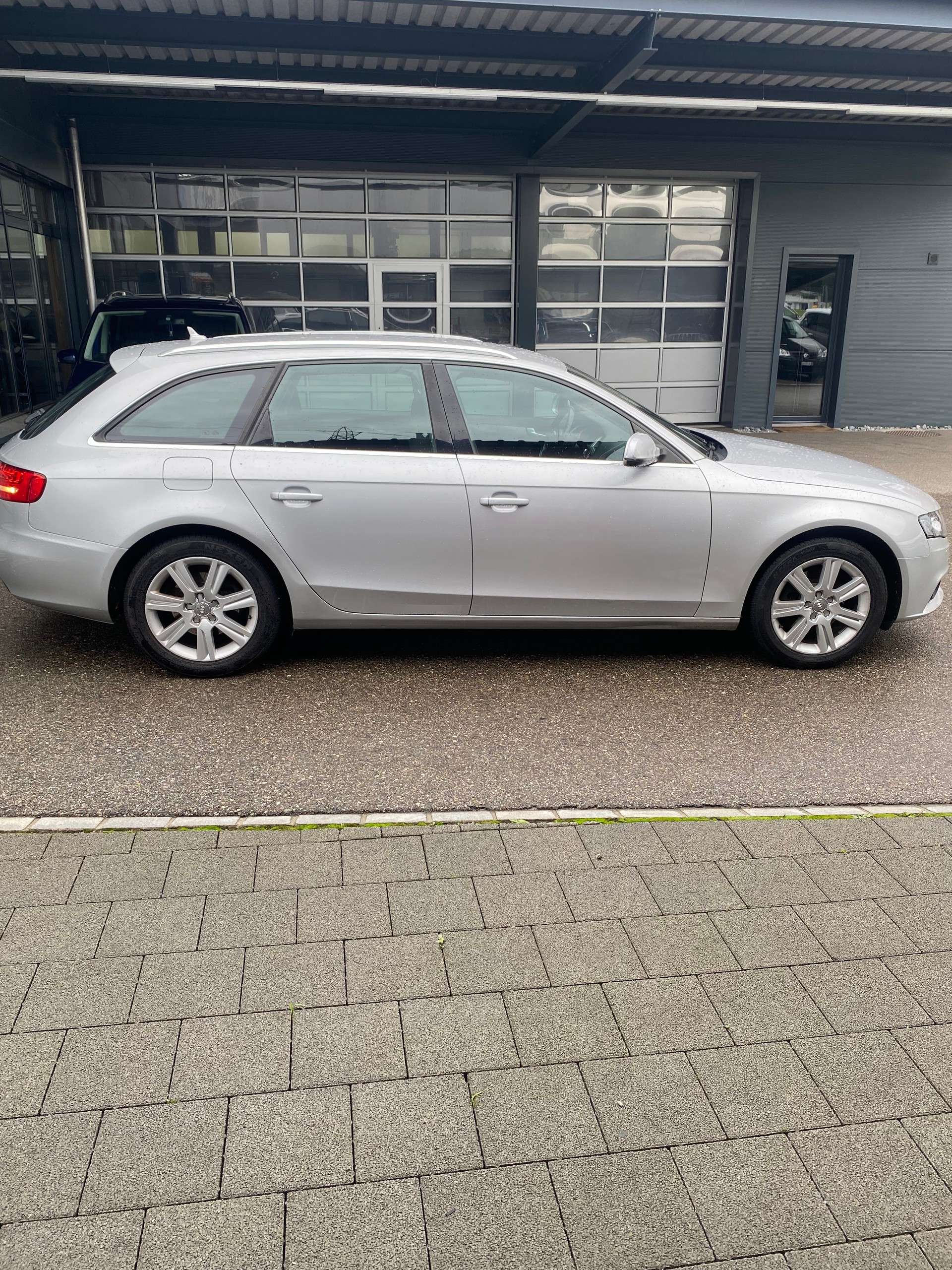 AUDI A4 Avant 2.0 TDI-image-6