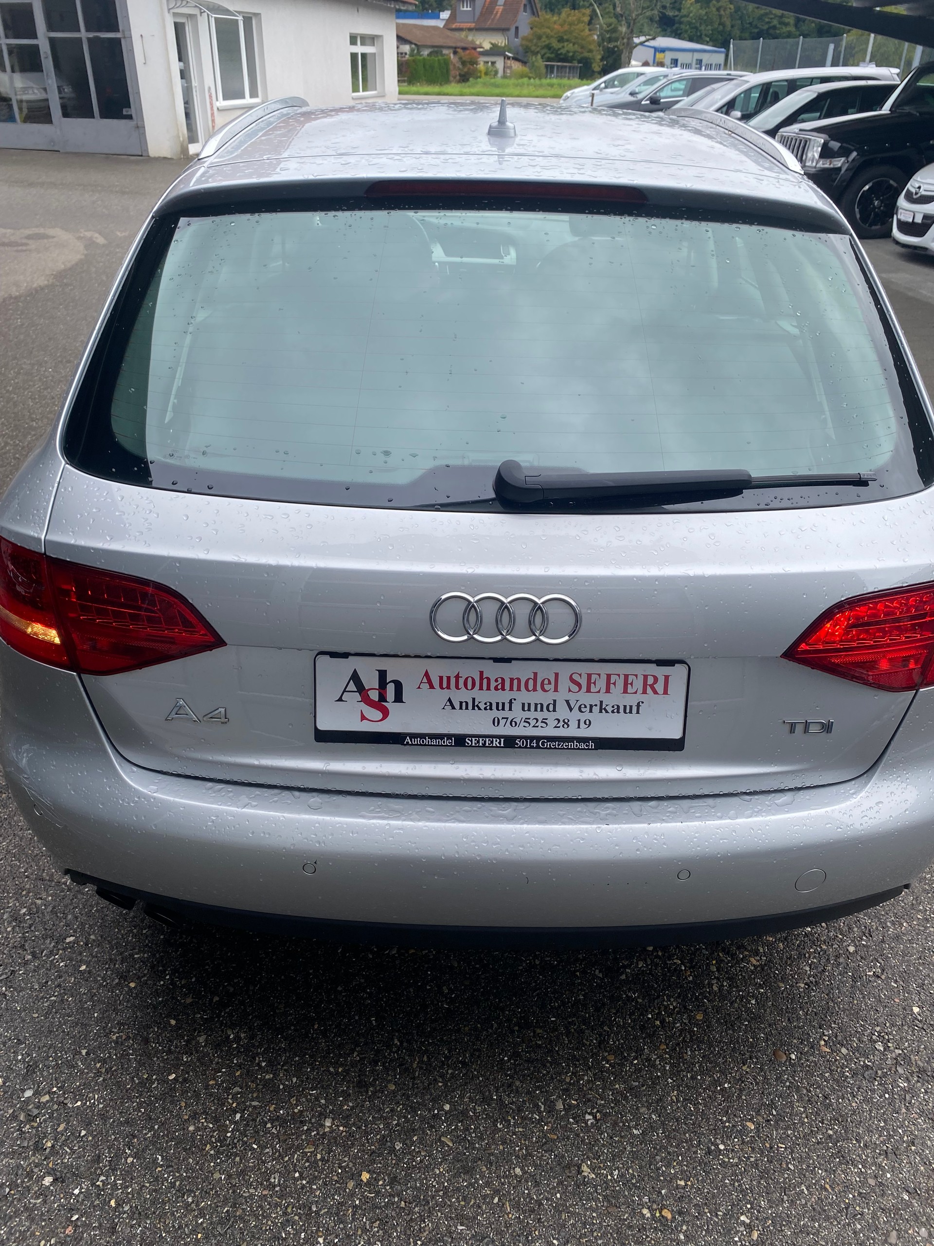 AUDI A4 Avant 2.0 TDI-image-4