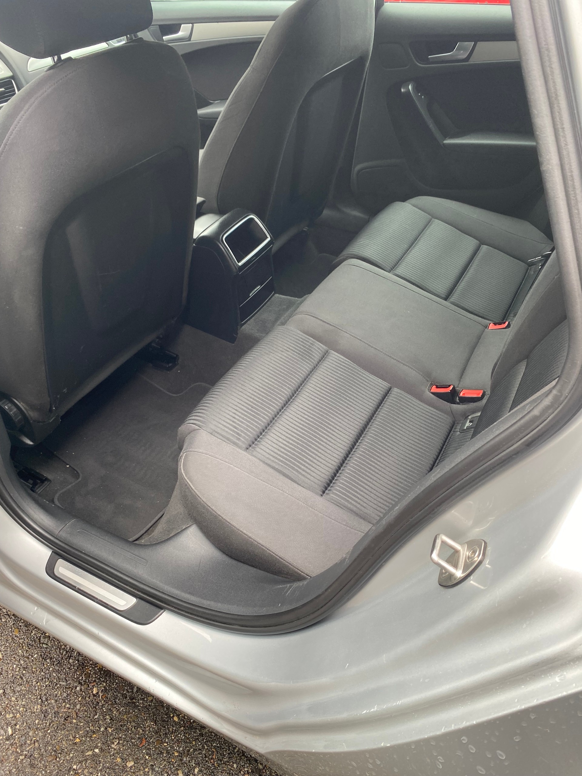 AUDI A4 Avant 2.0 TDI-image-10