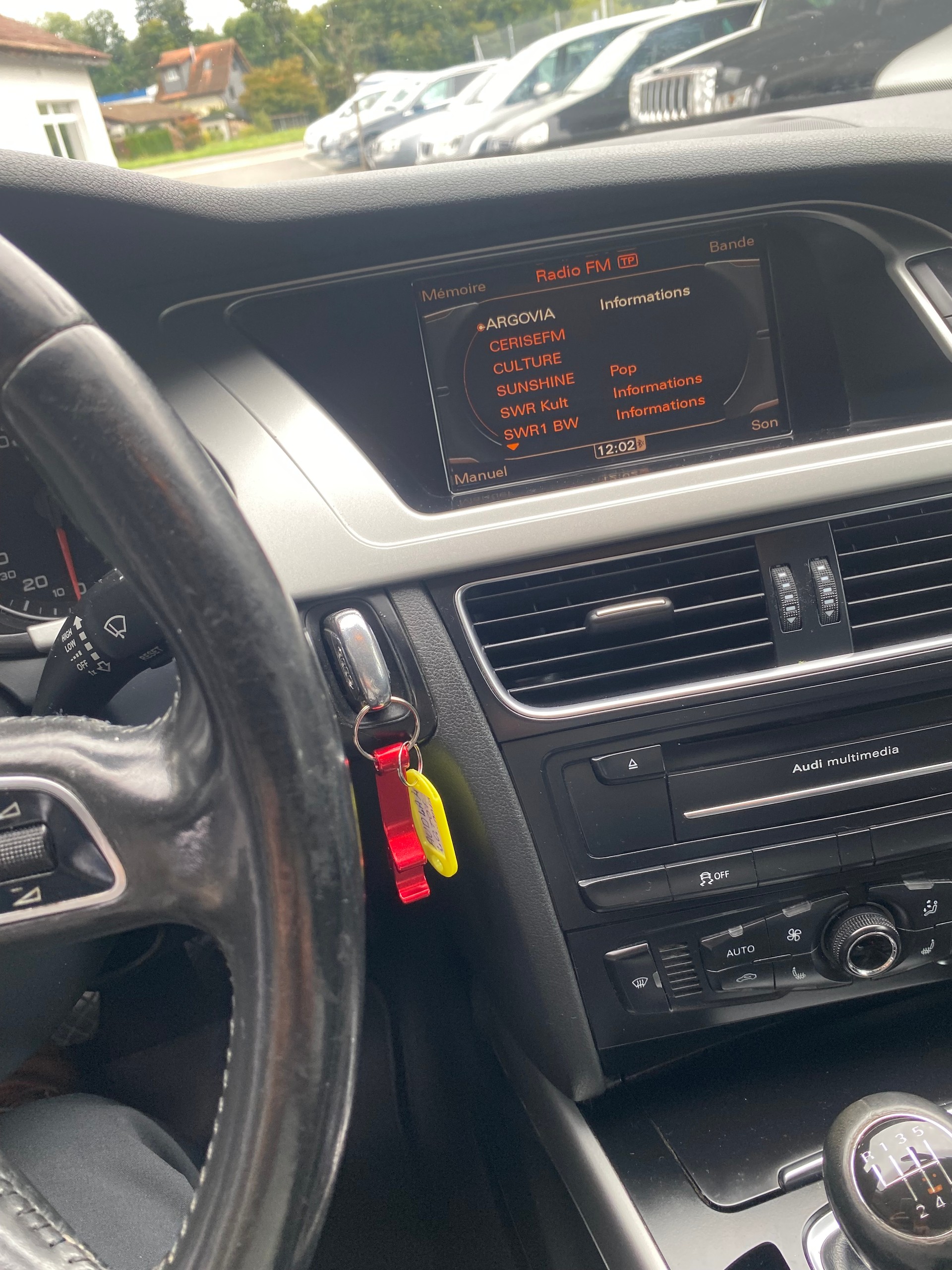 AUDI A4 Avant 2.0 TDI-image-8