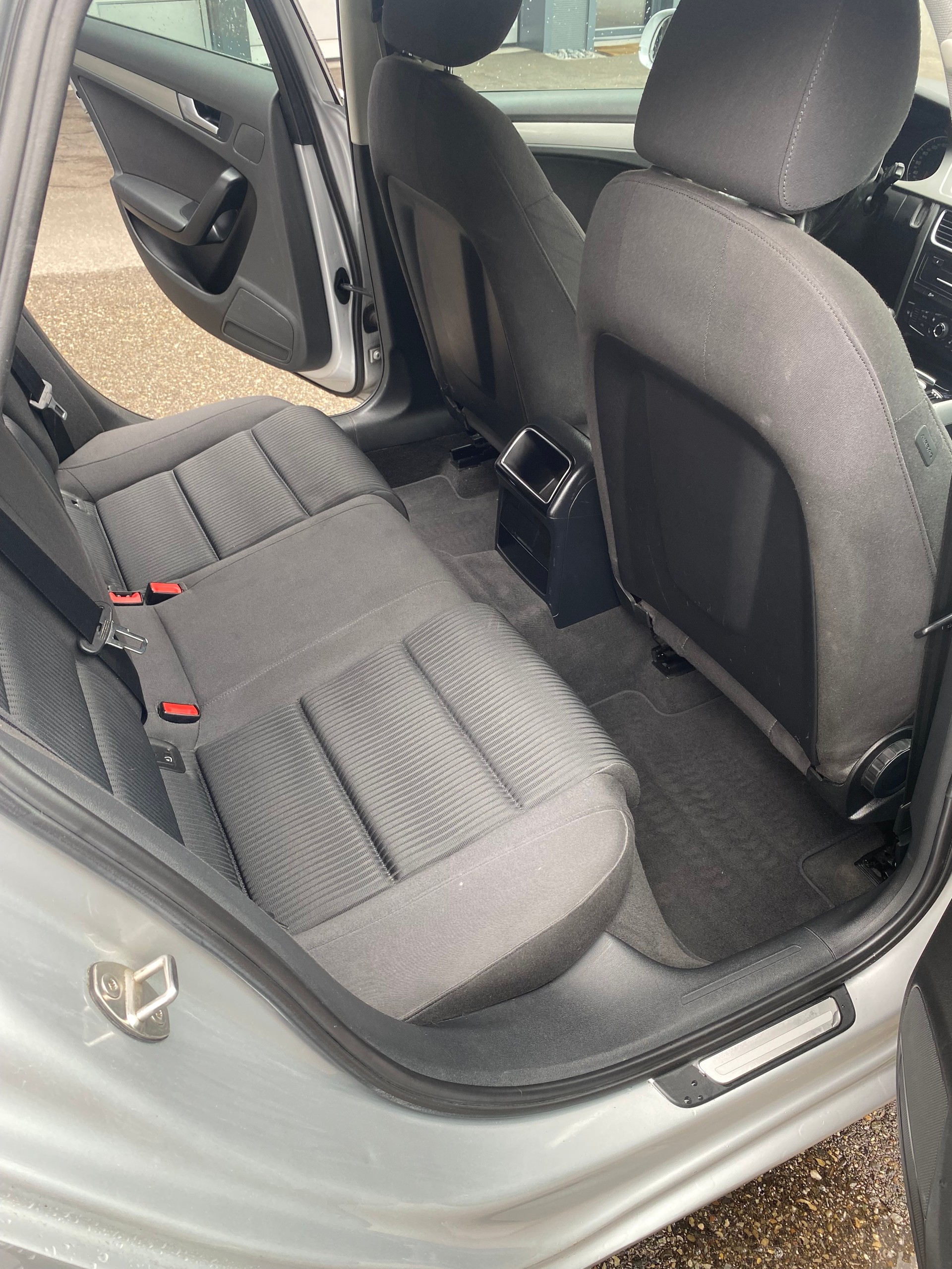 AUDI A4 Avant 2.0 TDI-image-11
