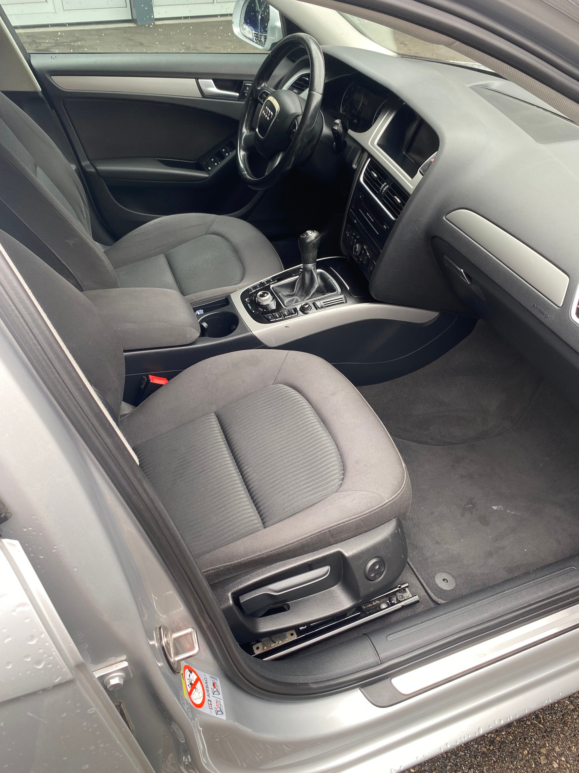 AUDI A4 Avant 2.0 TDI-image-12